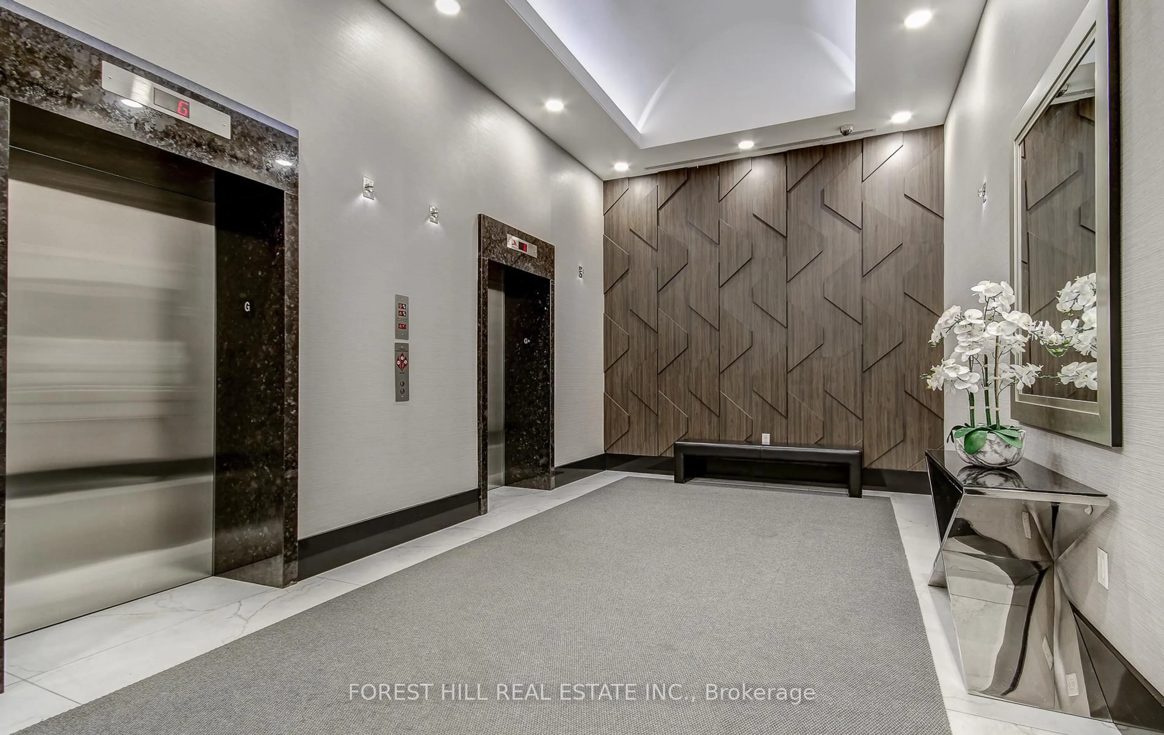 Indoor foyer for 21 Balmuto St #1403, Toronto Ontario M4Y 1W4