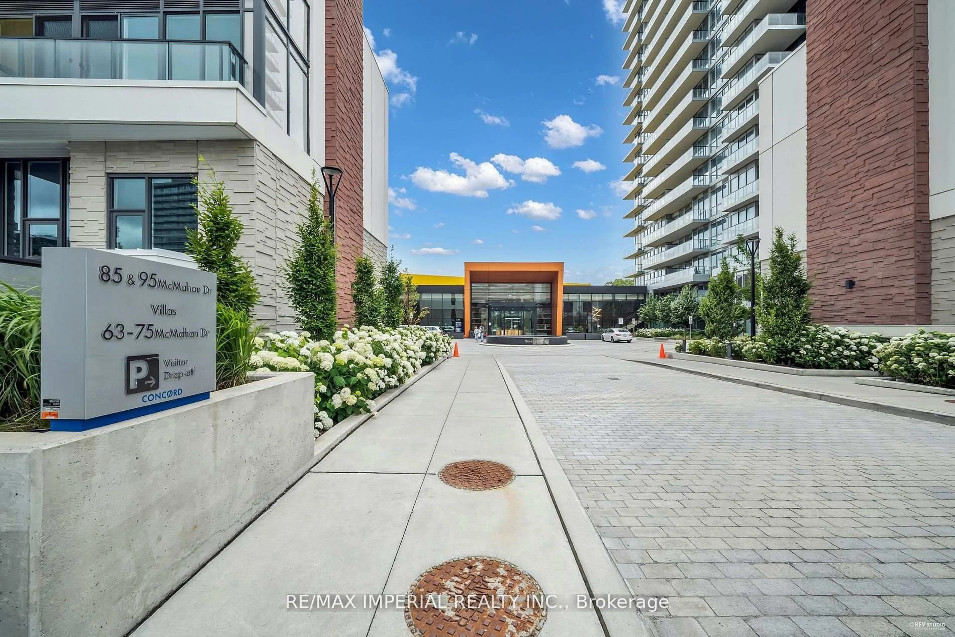 Patio, street for 85 McMahon Dr #1806, Toronto Ontario M2K 0H1