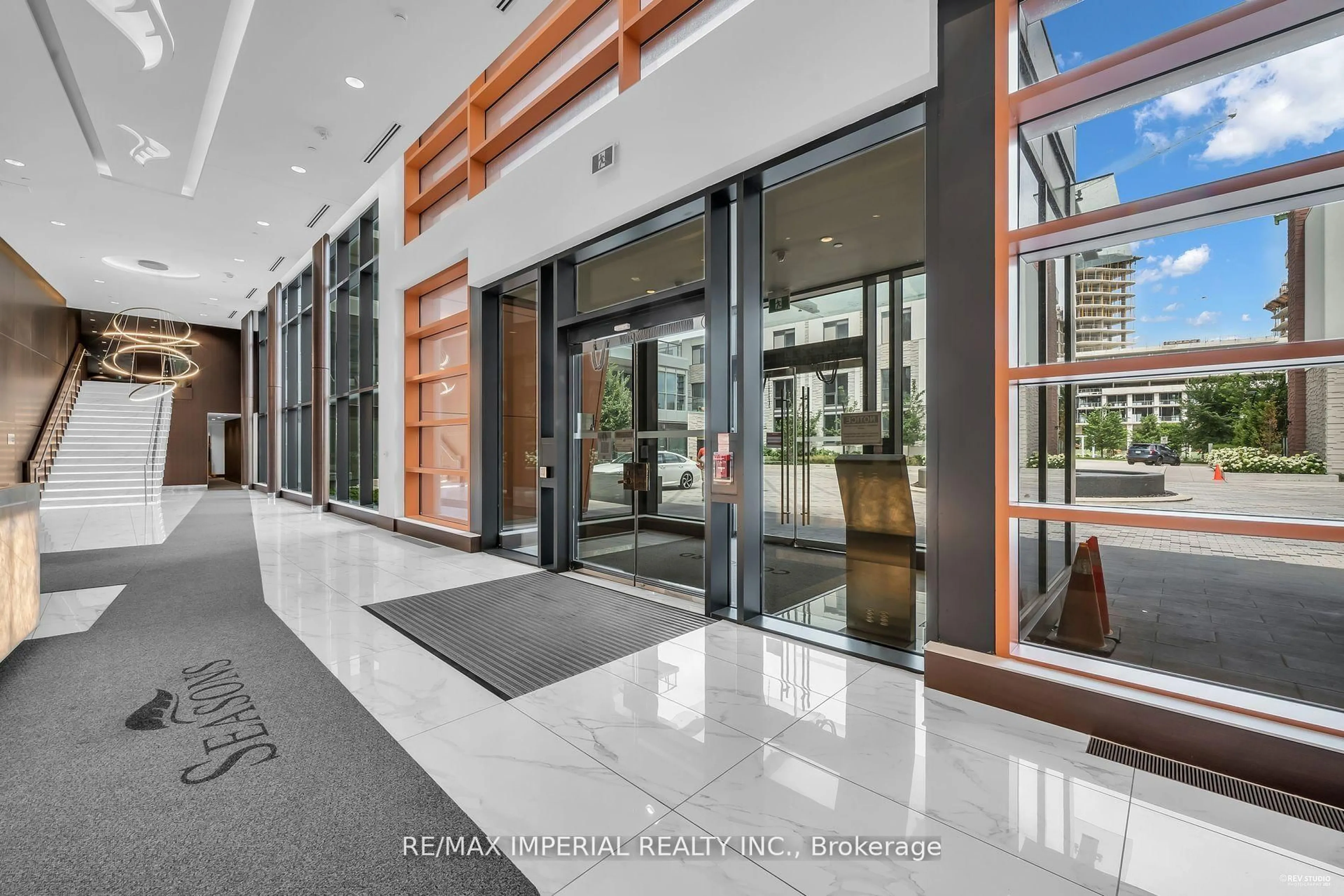 Indoor foyer for 85 McMahon Dr #1806, Toronto Ontario M2K 0H1