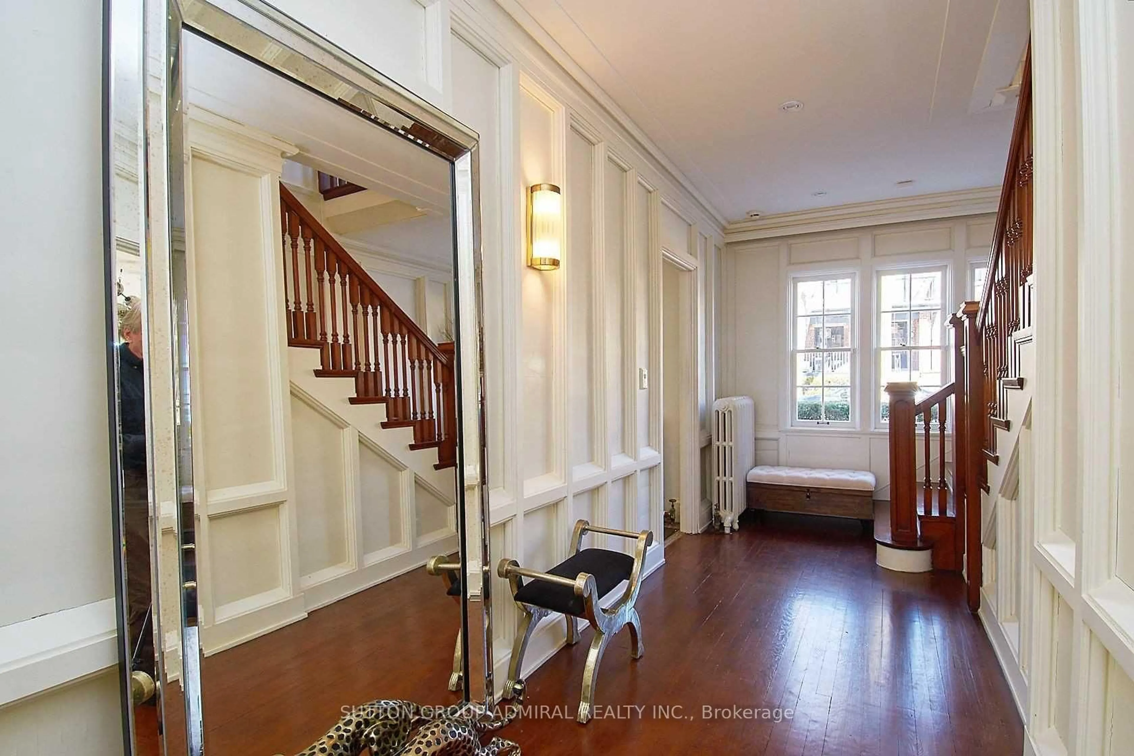 Indoor foyer for 63 Highland Ave, Toronto Ontario M4W 2A2
