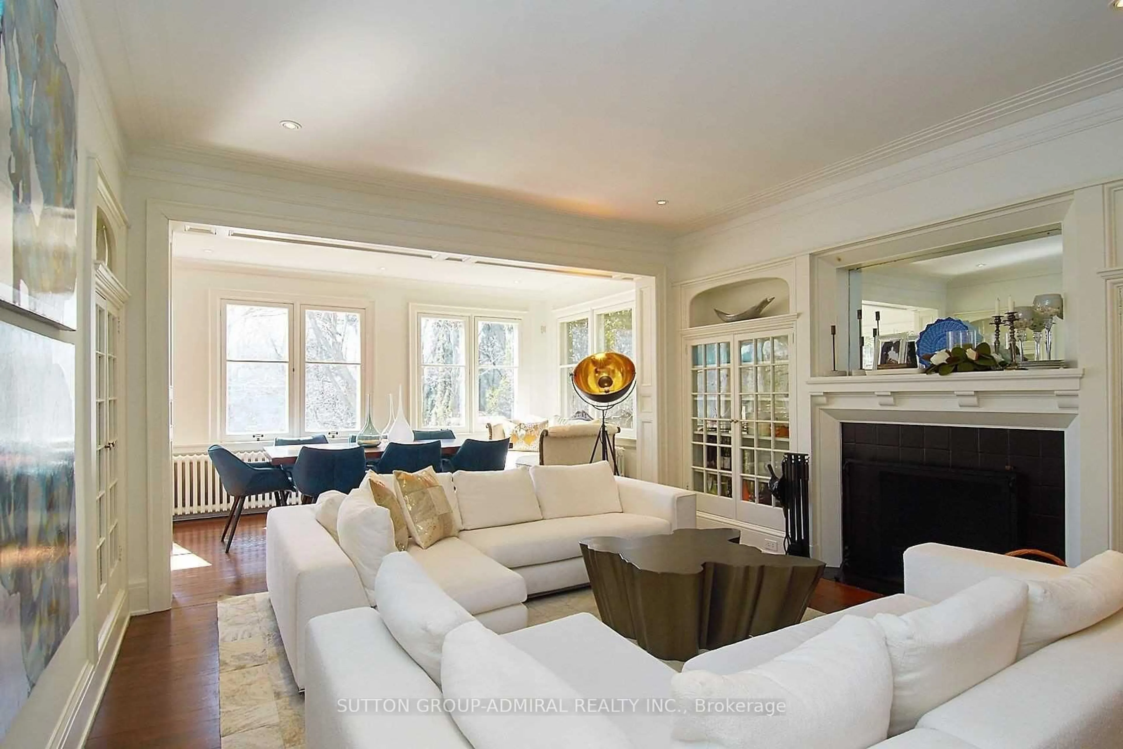 Living room with furniture, unknown for 63 Highland Ave, Toronto Ontario M4W 2A2