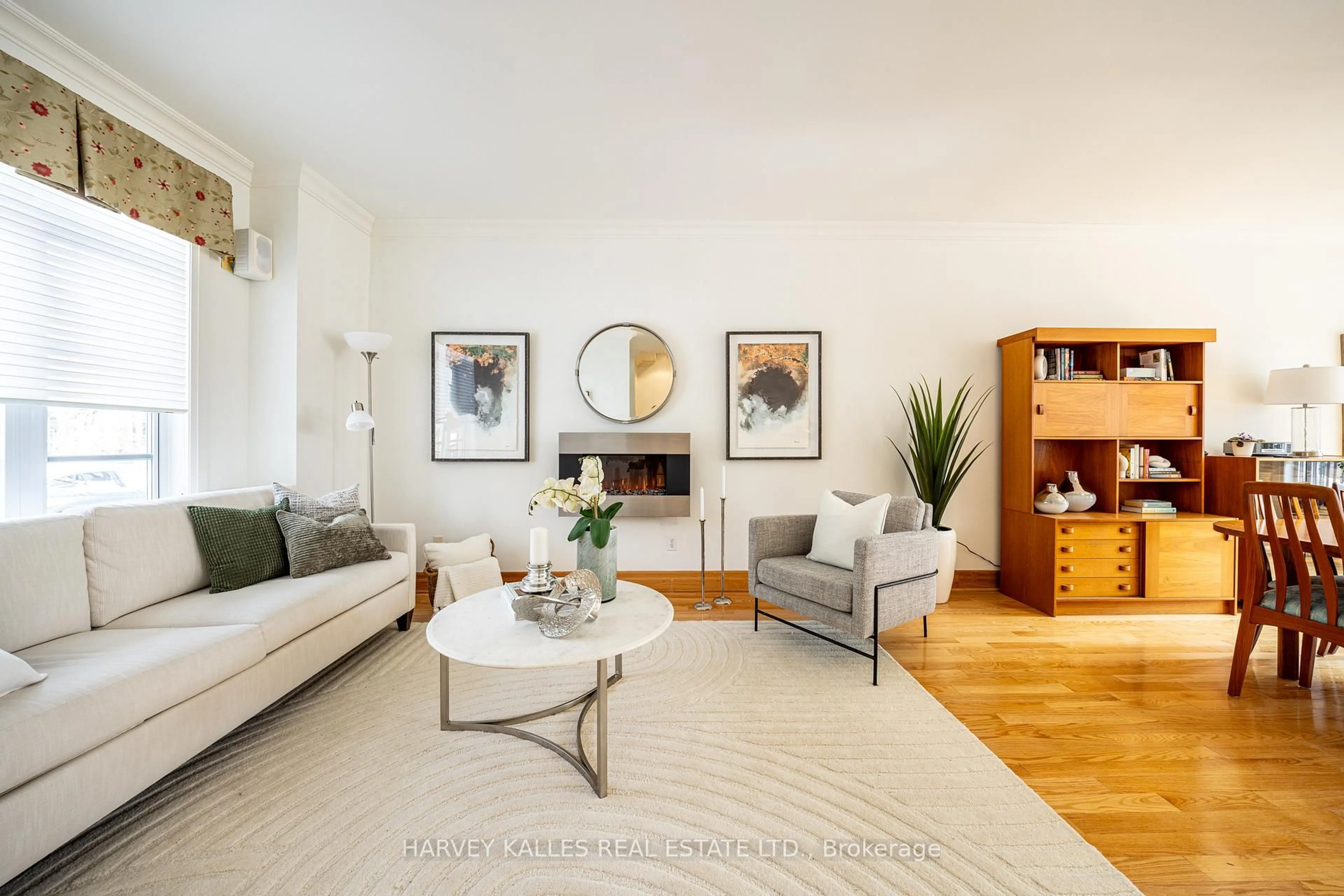 Living room with furniture, unknown for 51 Shaftesbury Ave, Toronto Ontario M4T 3B3