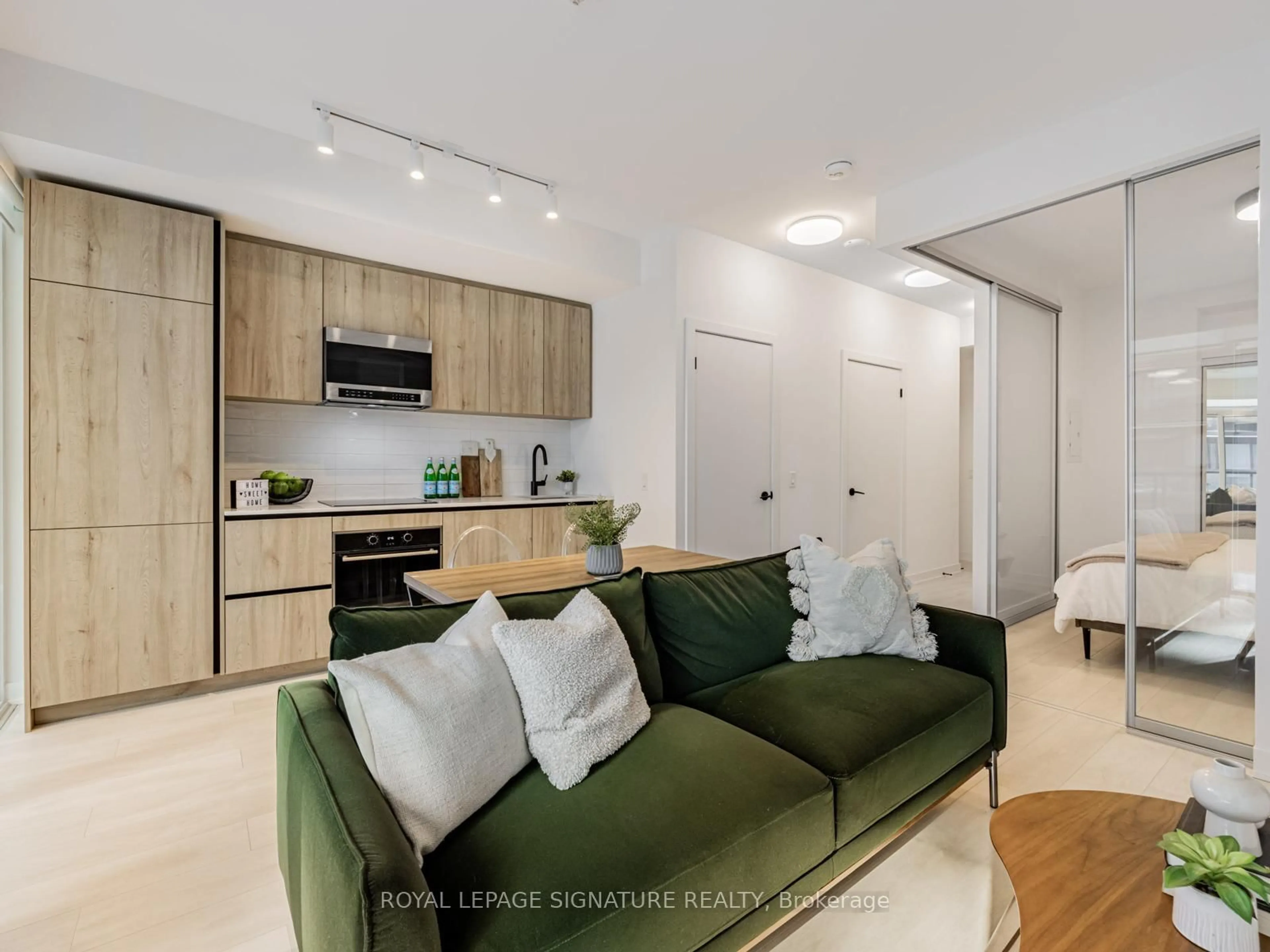 Living room with furniture, unknown for 127 Broadway Ave #2307, Toronto Ontario M4P 1V4