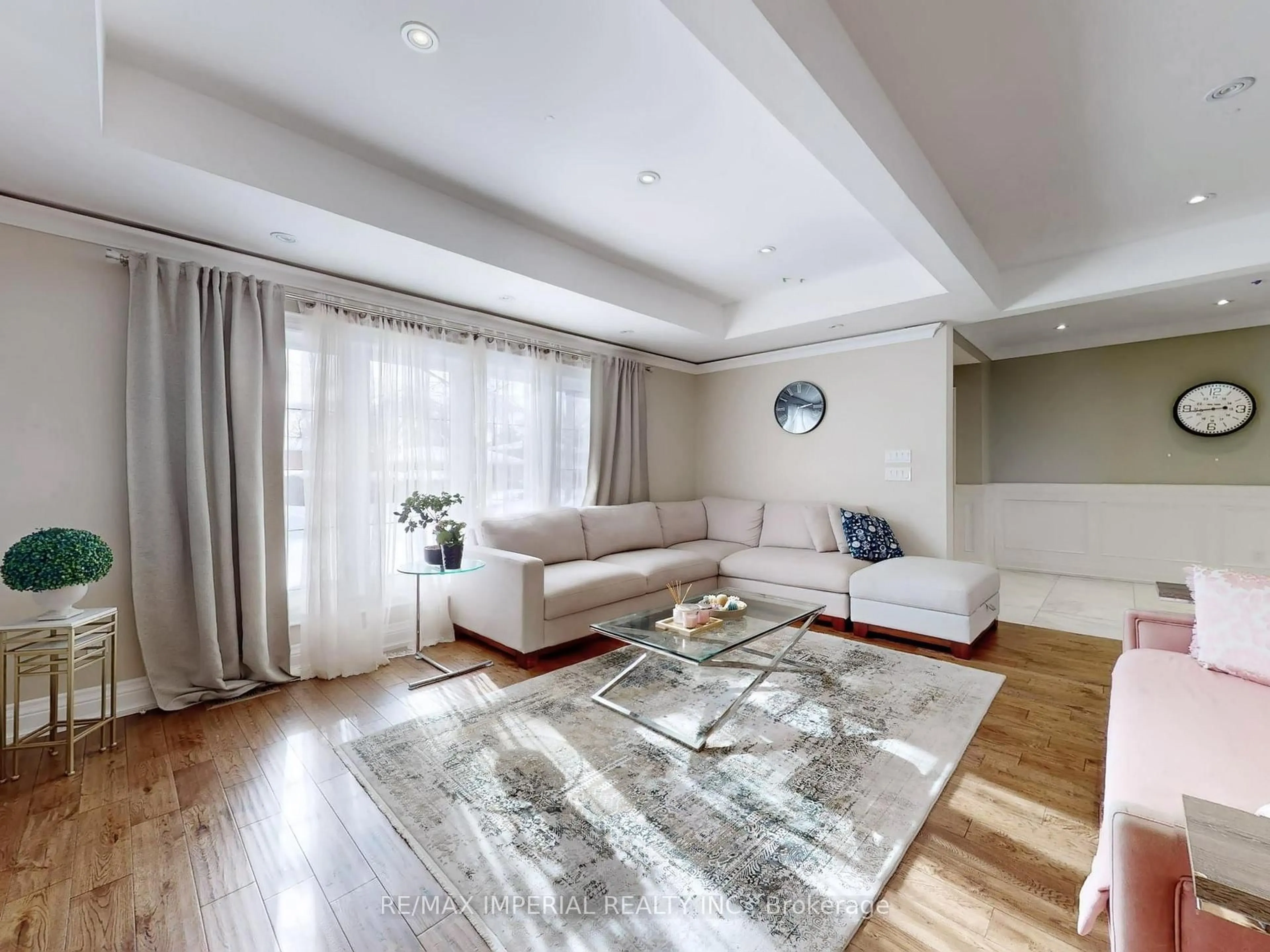 Living room with furniture, unknown for 35 Waddington Cres, Toronto Ontario M2J 2Z9