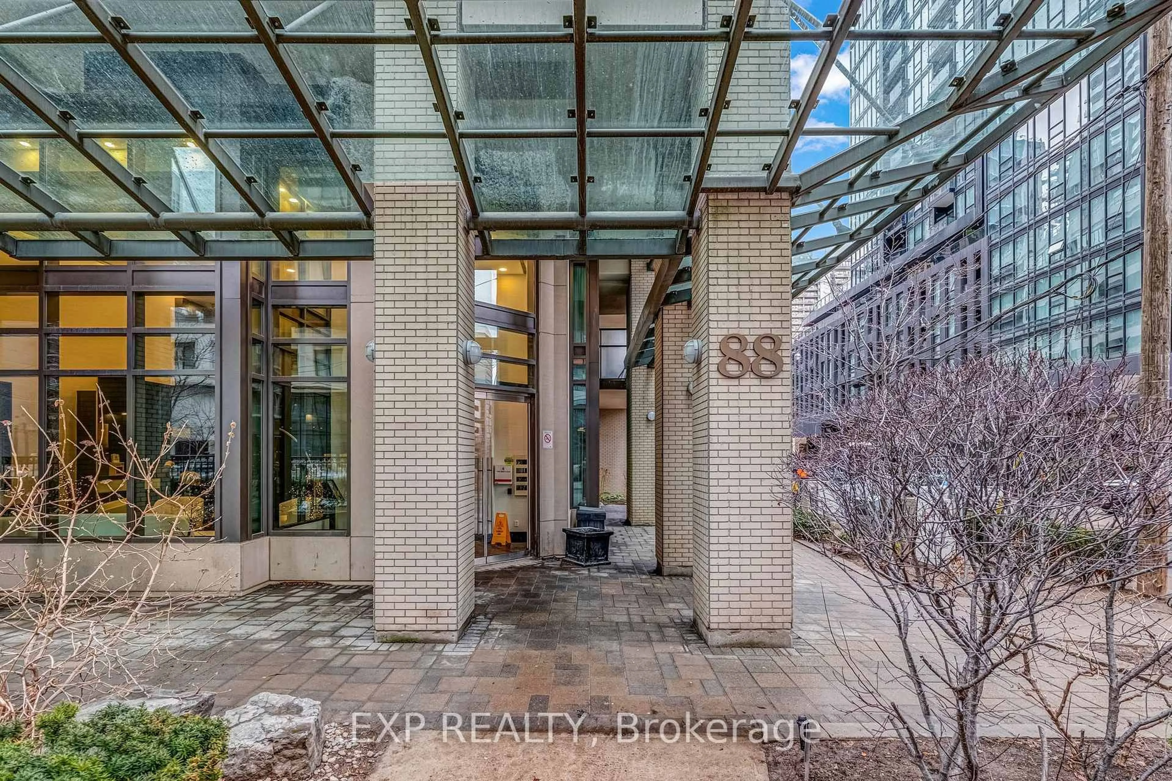 Indoor entryway for 88 Broadway Ave #1102, Toronto Ontario M4P 1T4