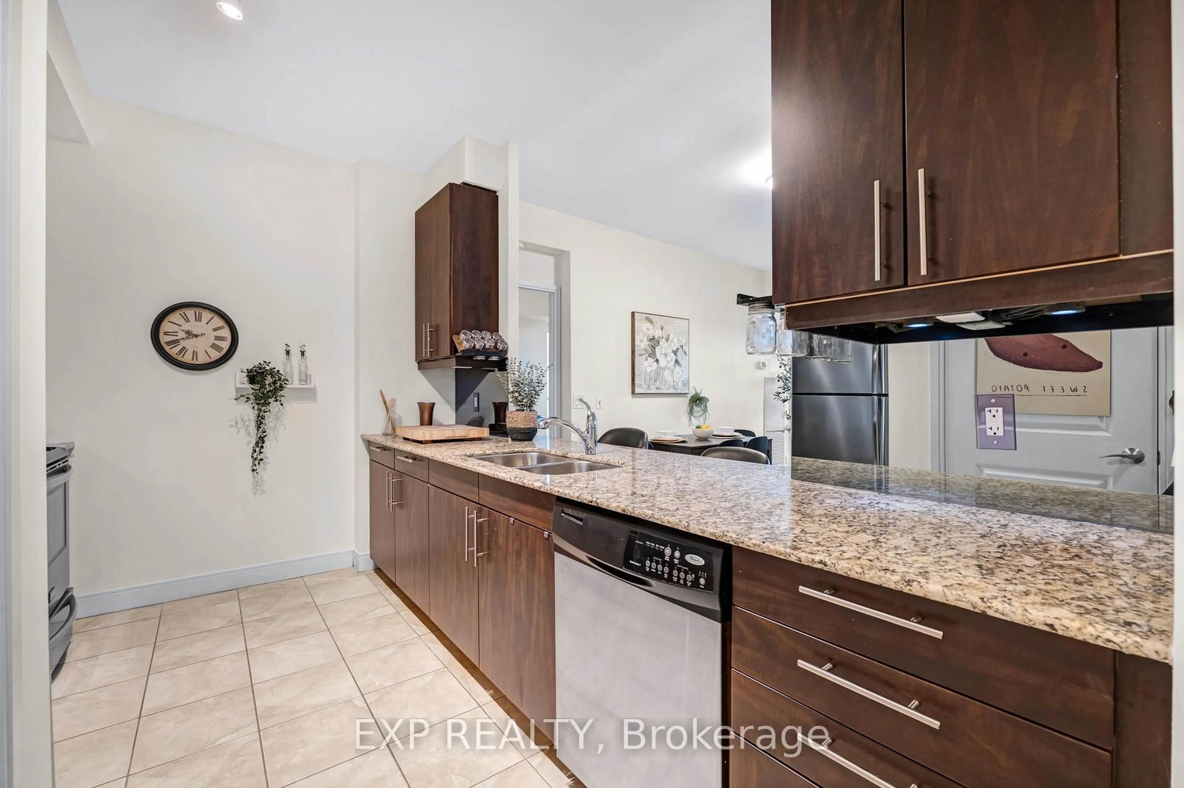 Standard kitchen, ceramic/tile floor for 88 Broadway Ave #1102, Toronto Ontario M4P 1T4