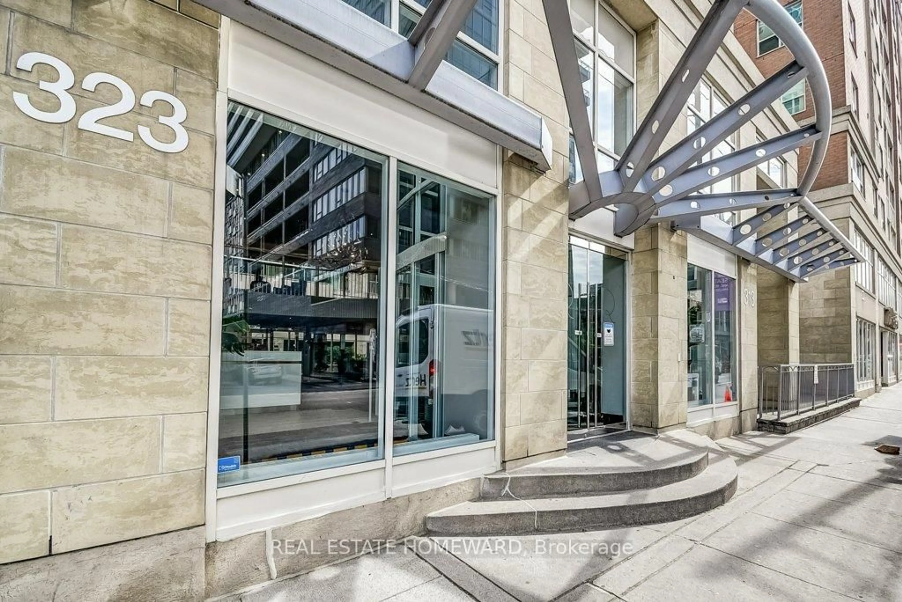 Indoor foyer for 323 Richmond St #1009, Toronto Ontario M5A 4R3
