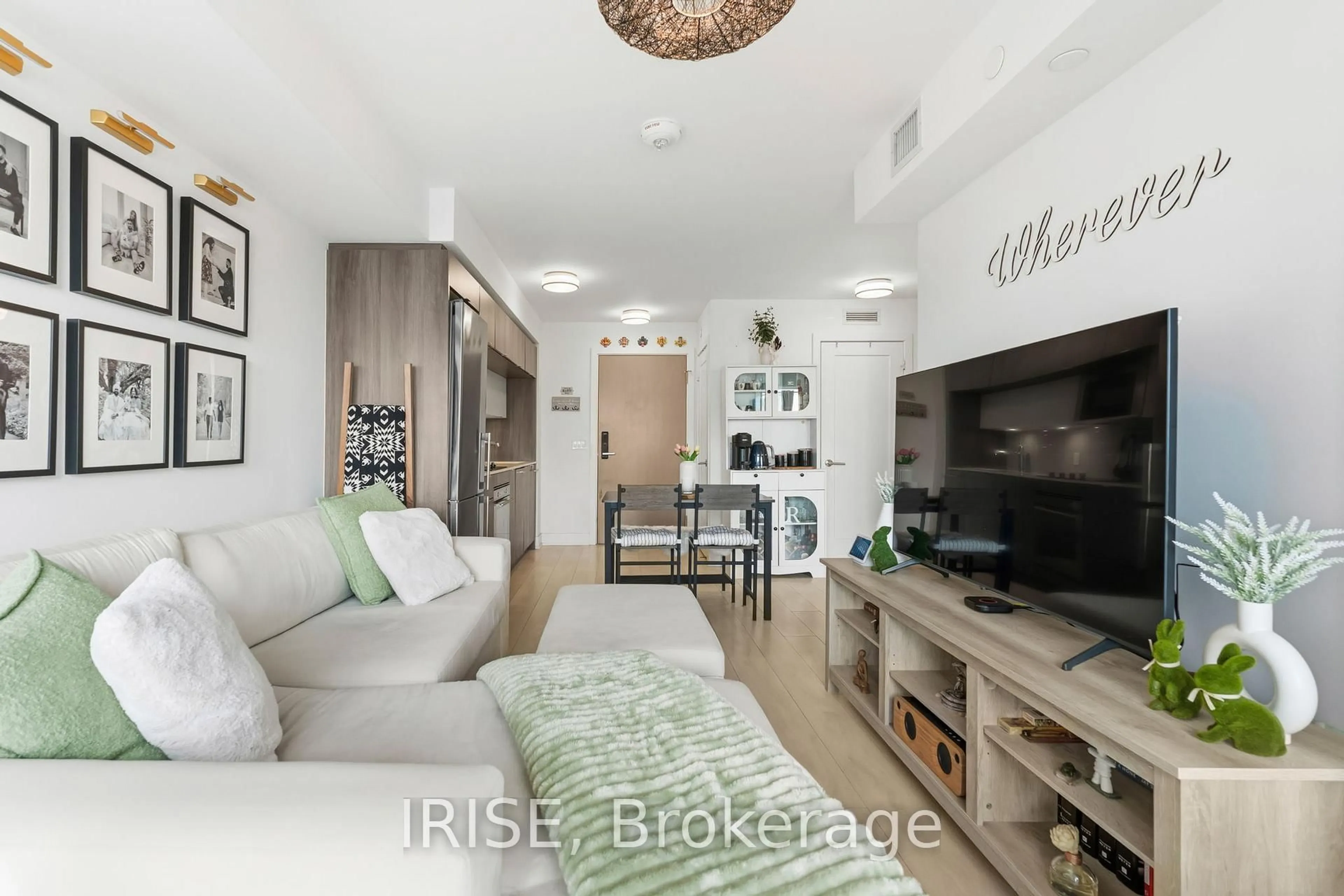 Living room with furniture, unknown for 585 Bloor St #2019, Toronto Ontario M4W 0B3