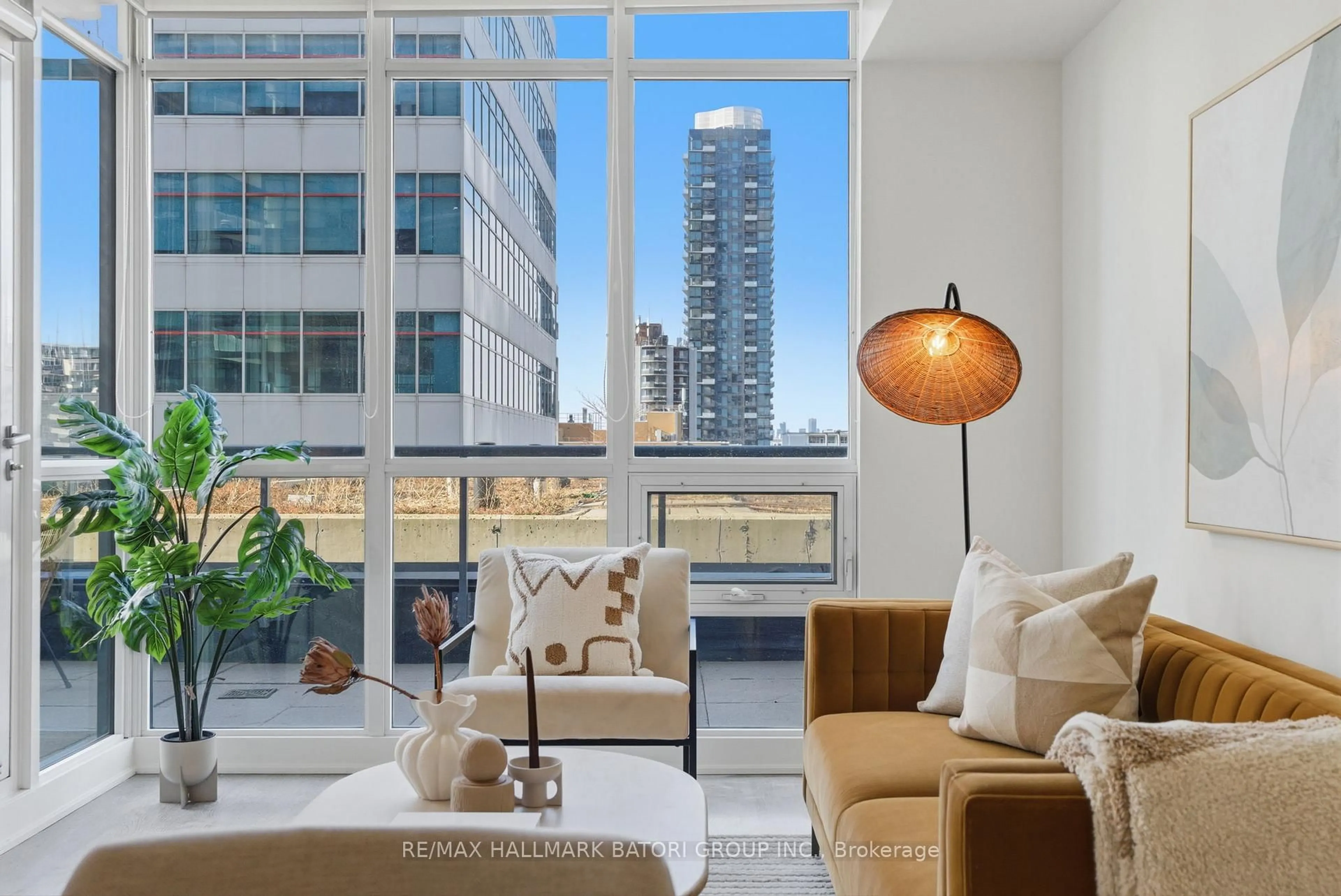 Living room with furniture, unknown for 30 Roehampton Ave #706, Toronto Ontario M4P 0B9