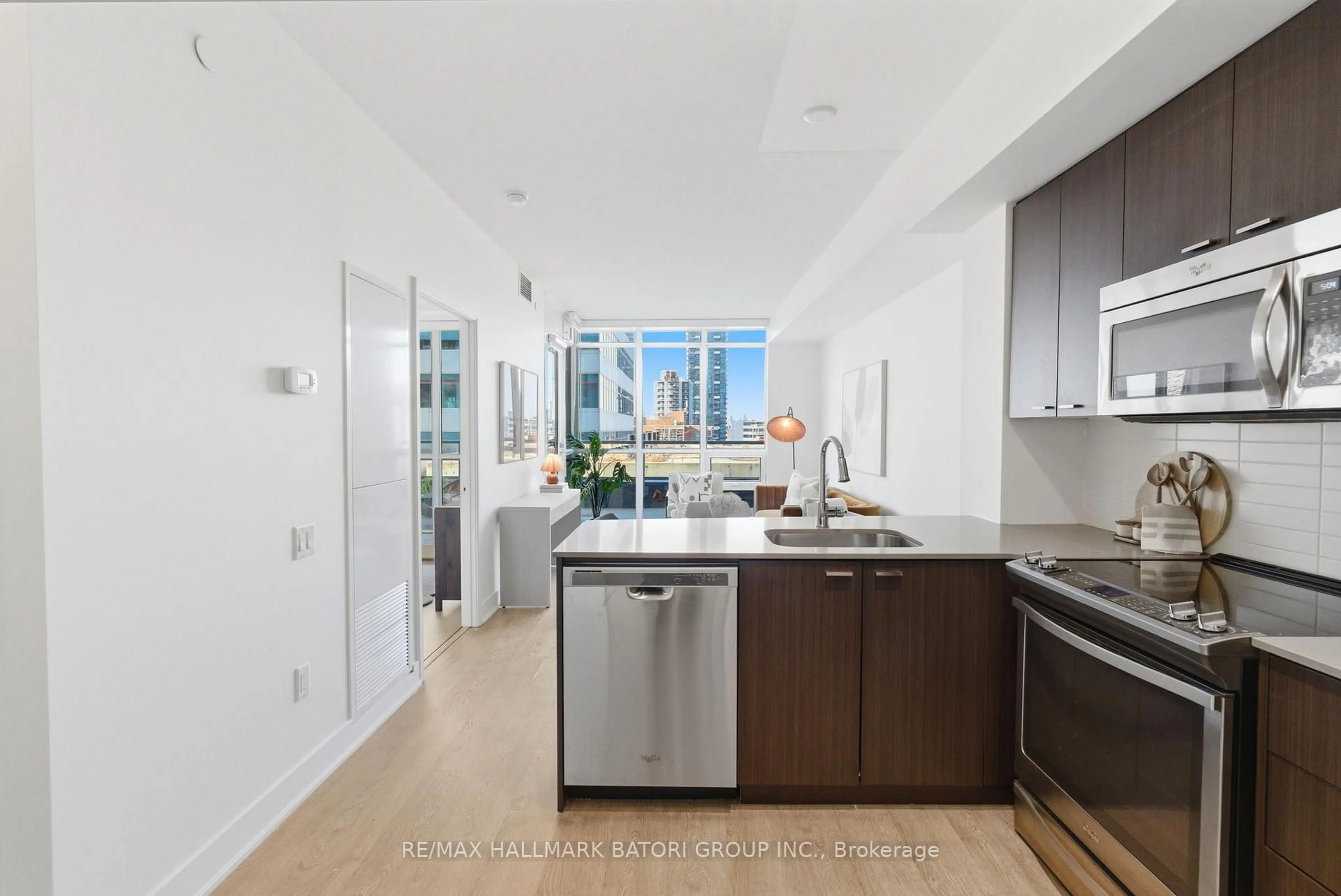 Unknown for 30 Roehampton Ave #706, Toronto Ontario M4P 0B9