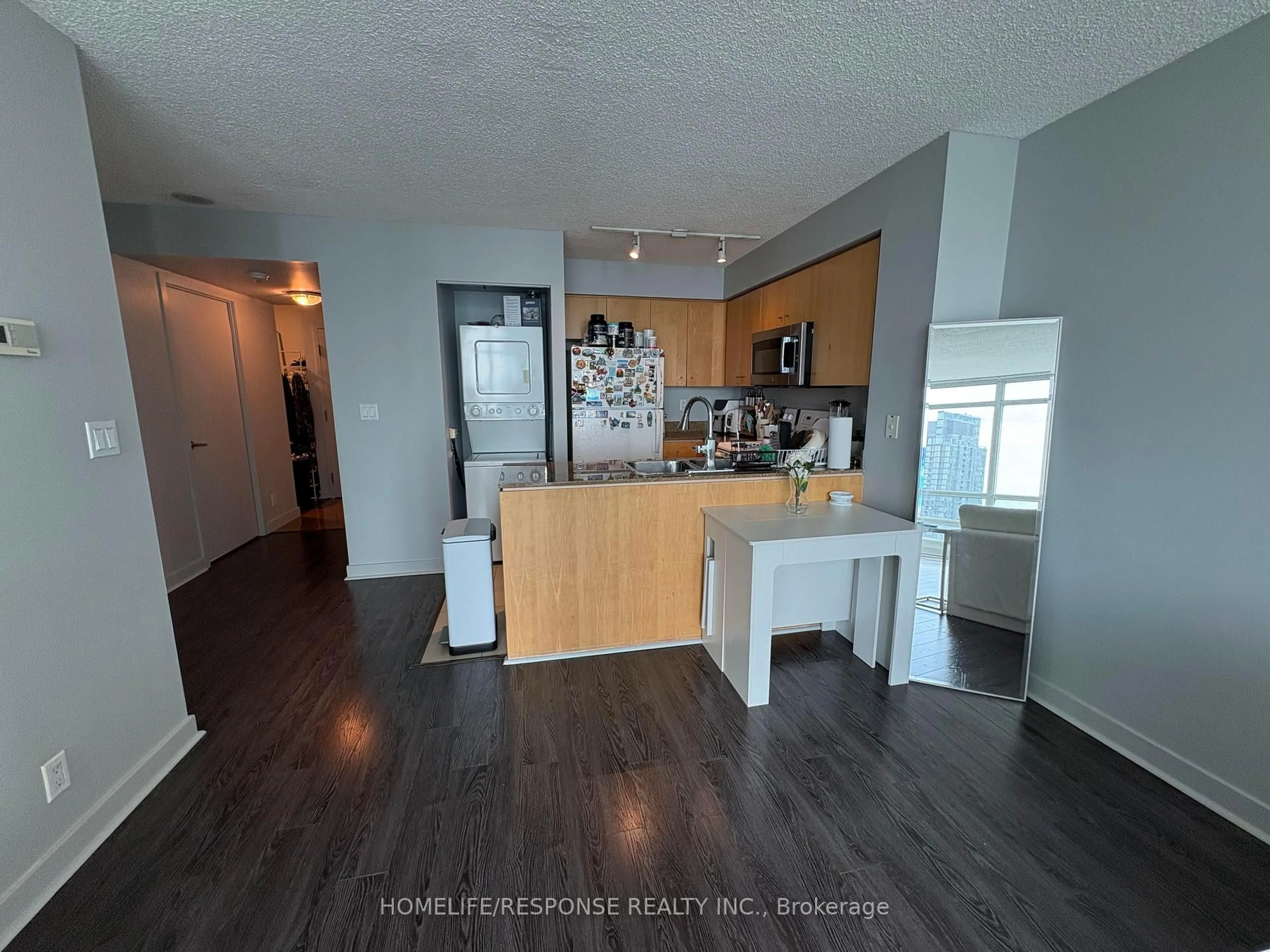 Open concept kitchen, wood/laminate floor for 397 FRONT St #3801, Toronto Ontario M5V 3S1