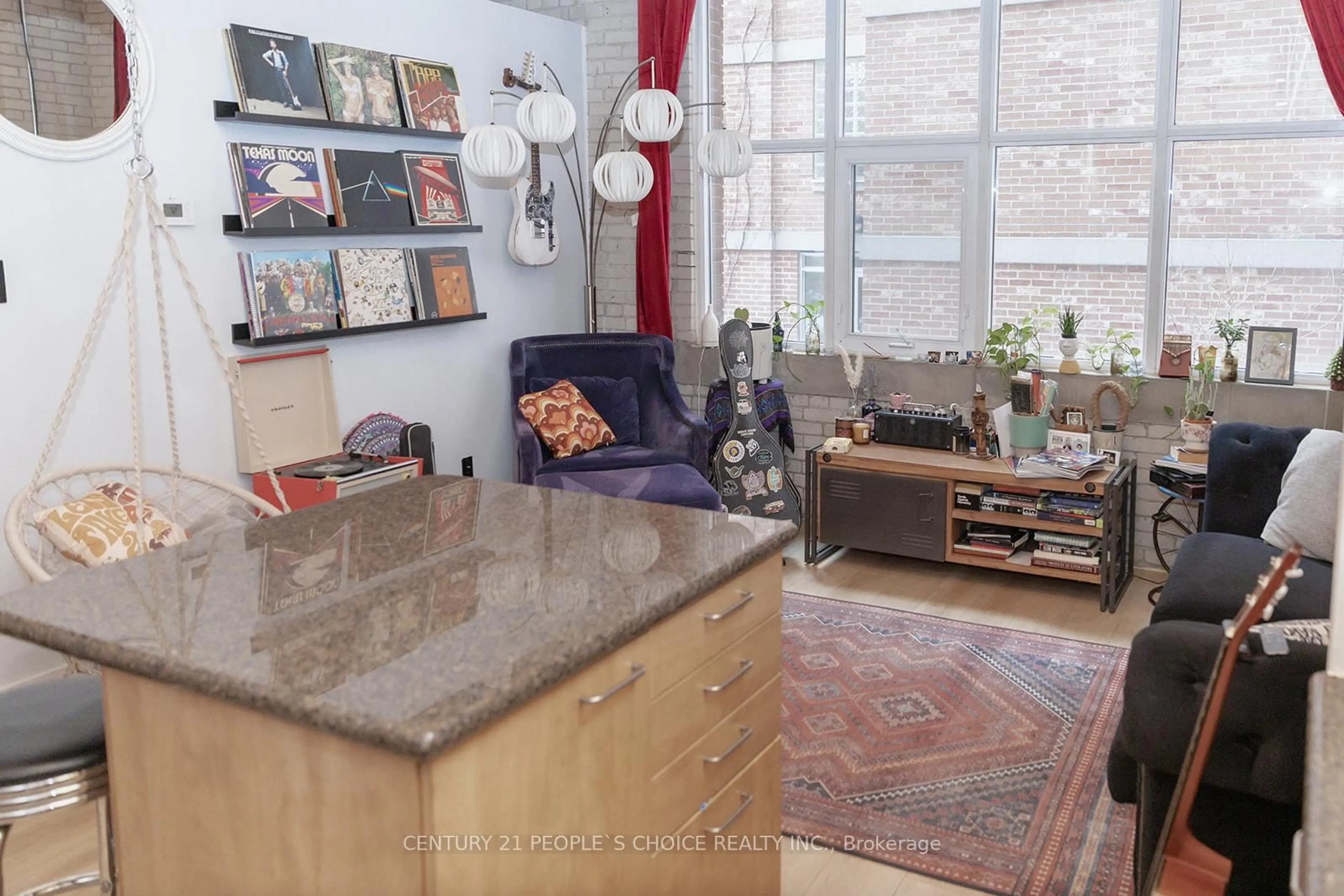 Unknown for 955 Queen St #228, Toronto Ontario M6J 3X5