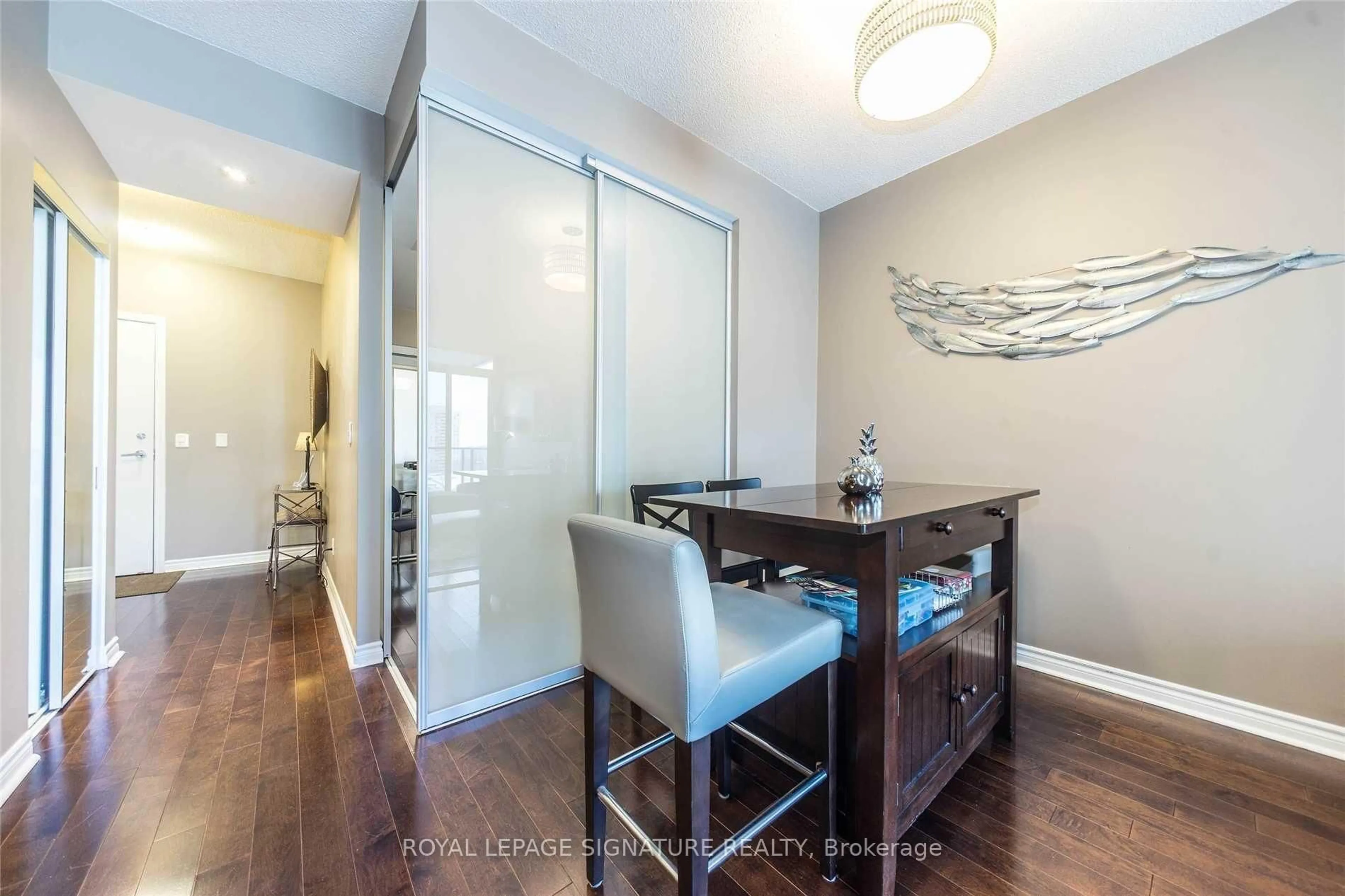 Dining room, wood/laminate floor for 2885 Bayview Ave #536, Toronto Ontario M2K 0A3