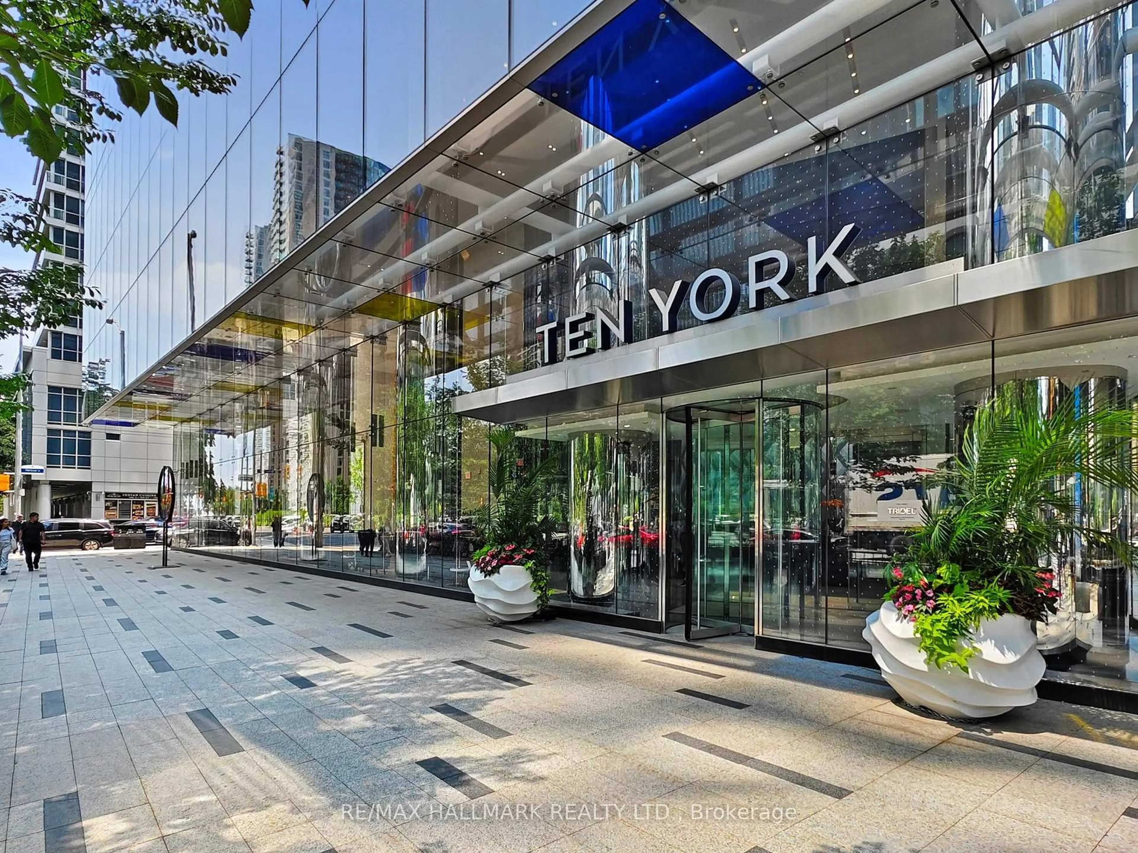 Indoor foyer for 10 York St #1905, Toronto Ontario M5J 0E1