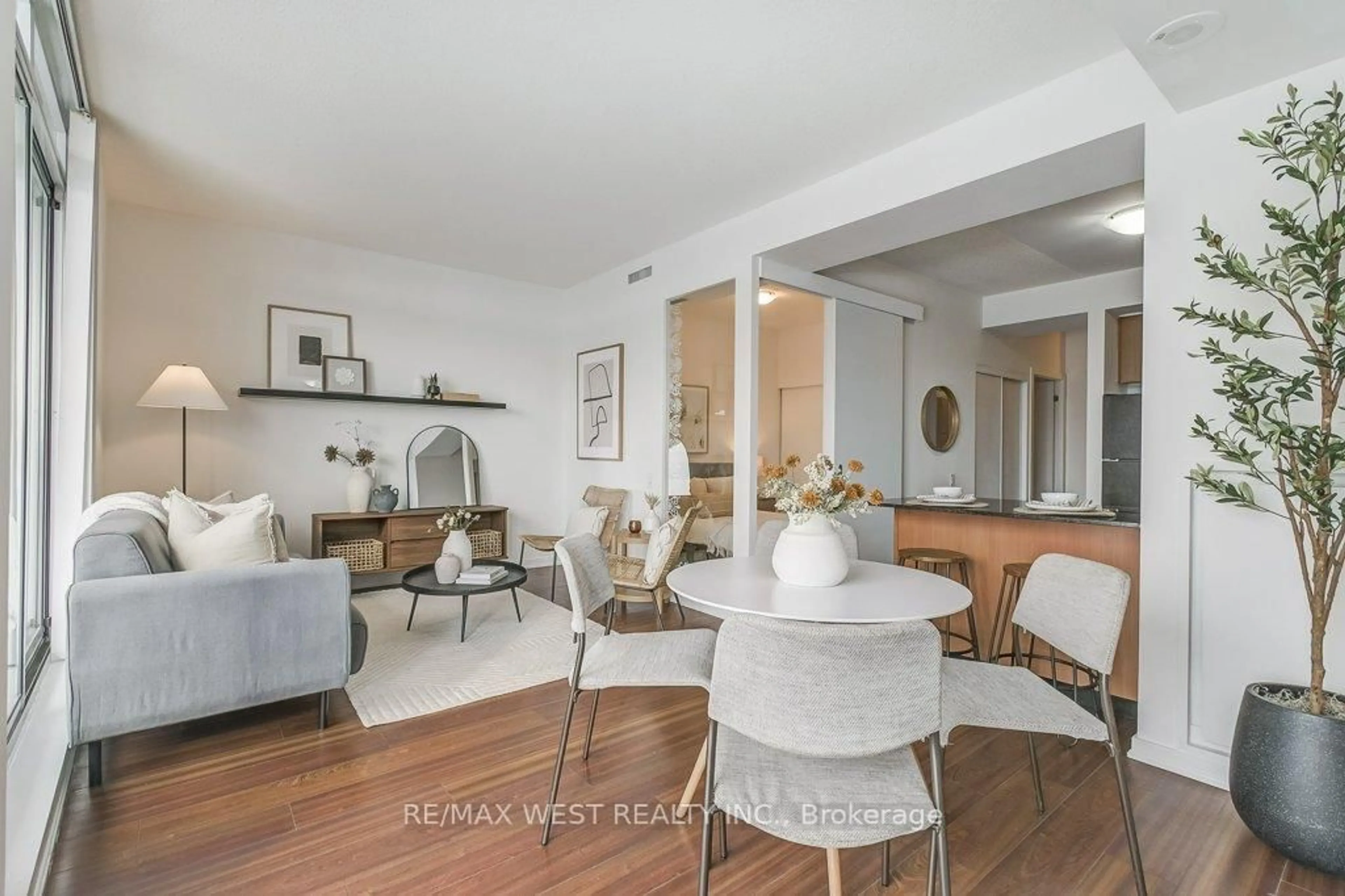 Living room with furniture, unknown for 30 Canterbury Pl #501, Toronto Ontario M2N 0B9