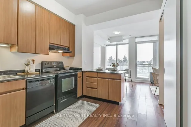 30 Canterbury Pl #501, Toronto 4