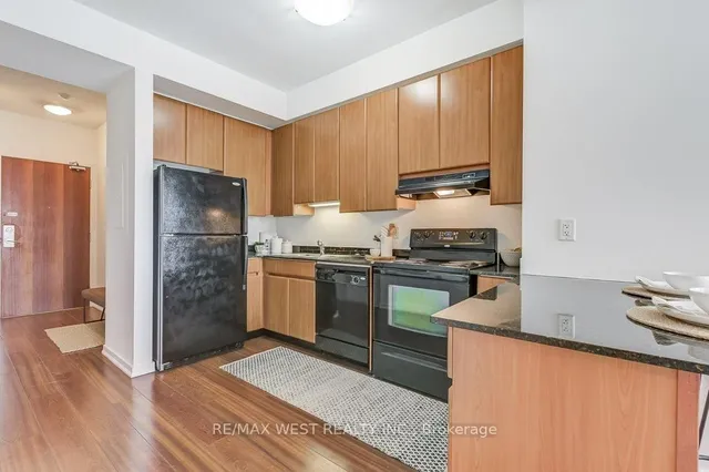 30 Canterbury Pl #501, Toronto 5
