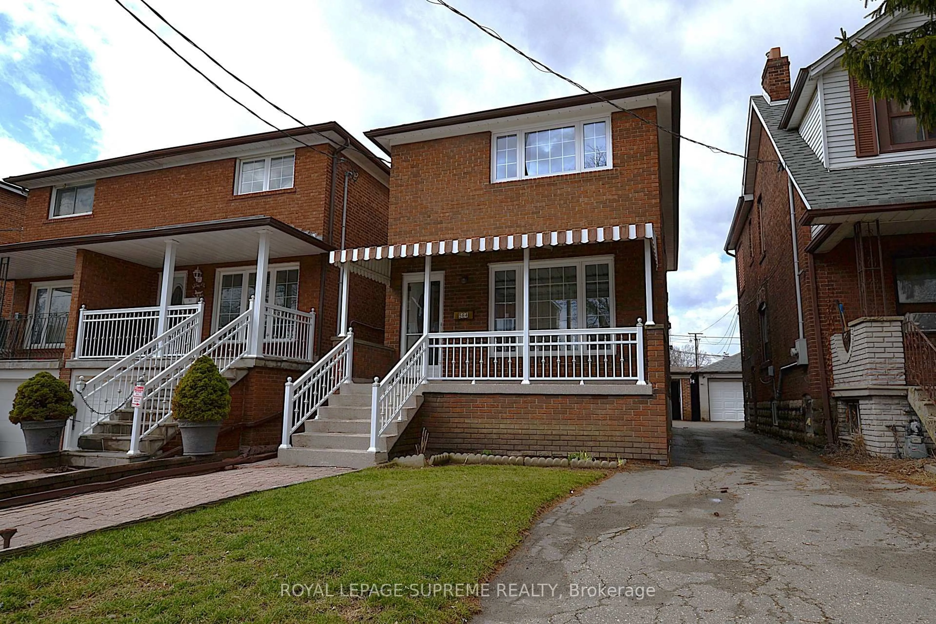 Home with brick exterior material, street for 564 Christie St, Toronto Ontario M6G 3E2