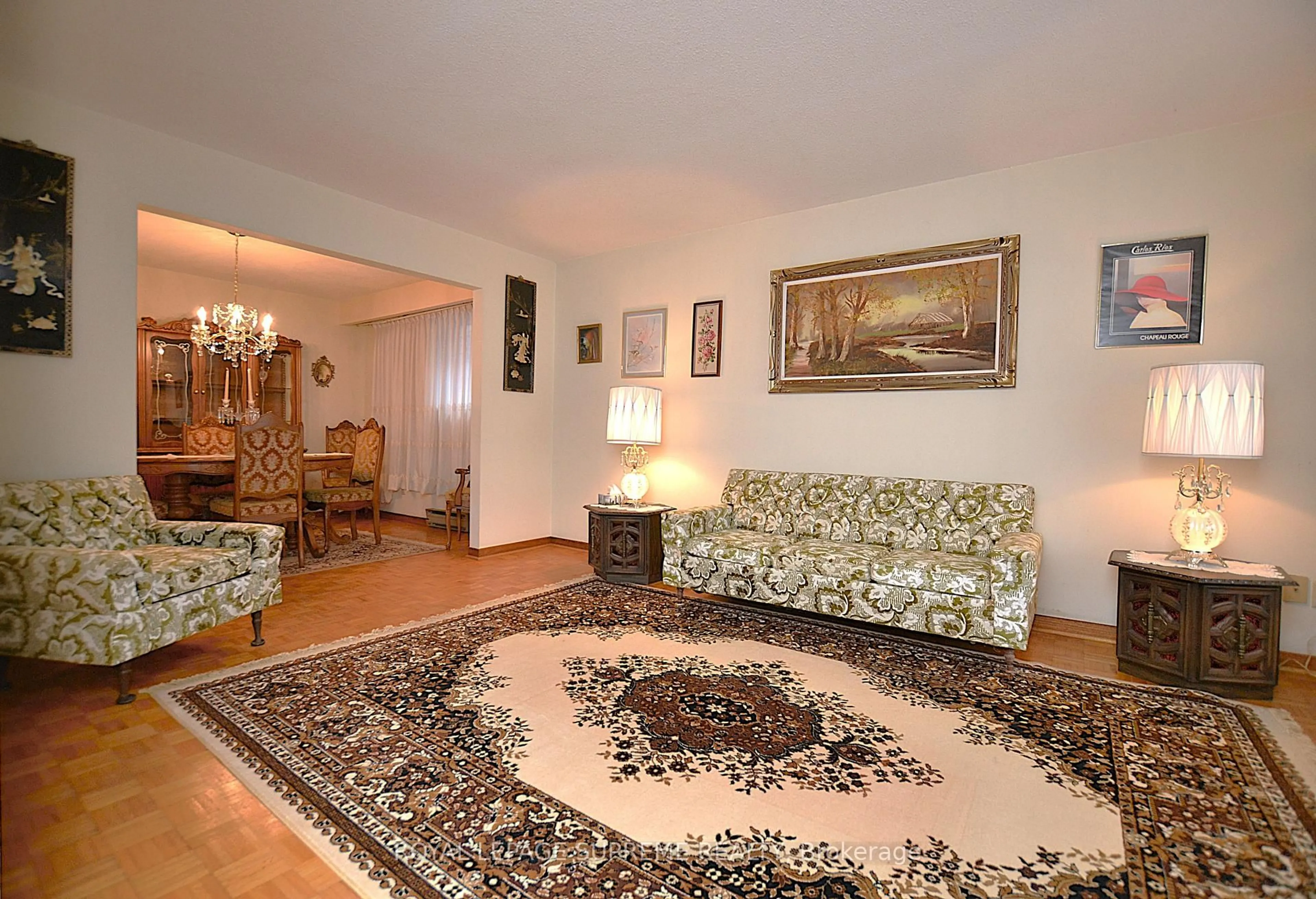 Living room with furniture, carpet floor for 564 Christie St, Toronto Ontario M6G 3E2