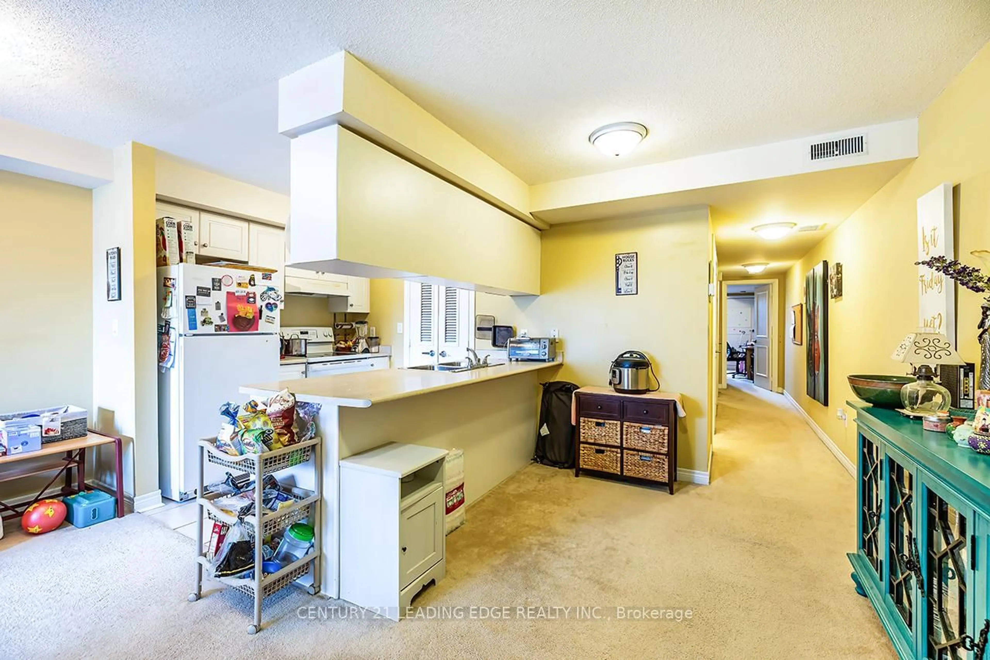 Unknown for 80 Aerodrome Cres #201, Toronto Ontario M4G 4J1