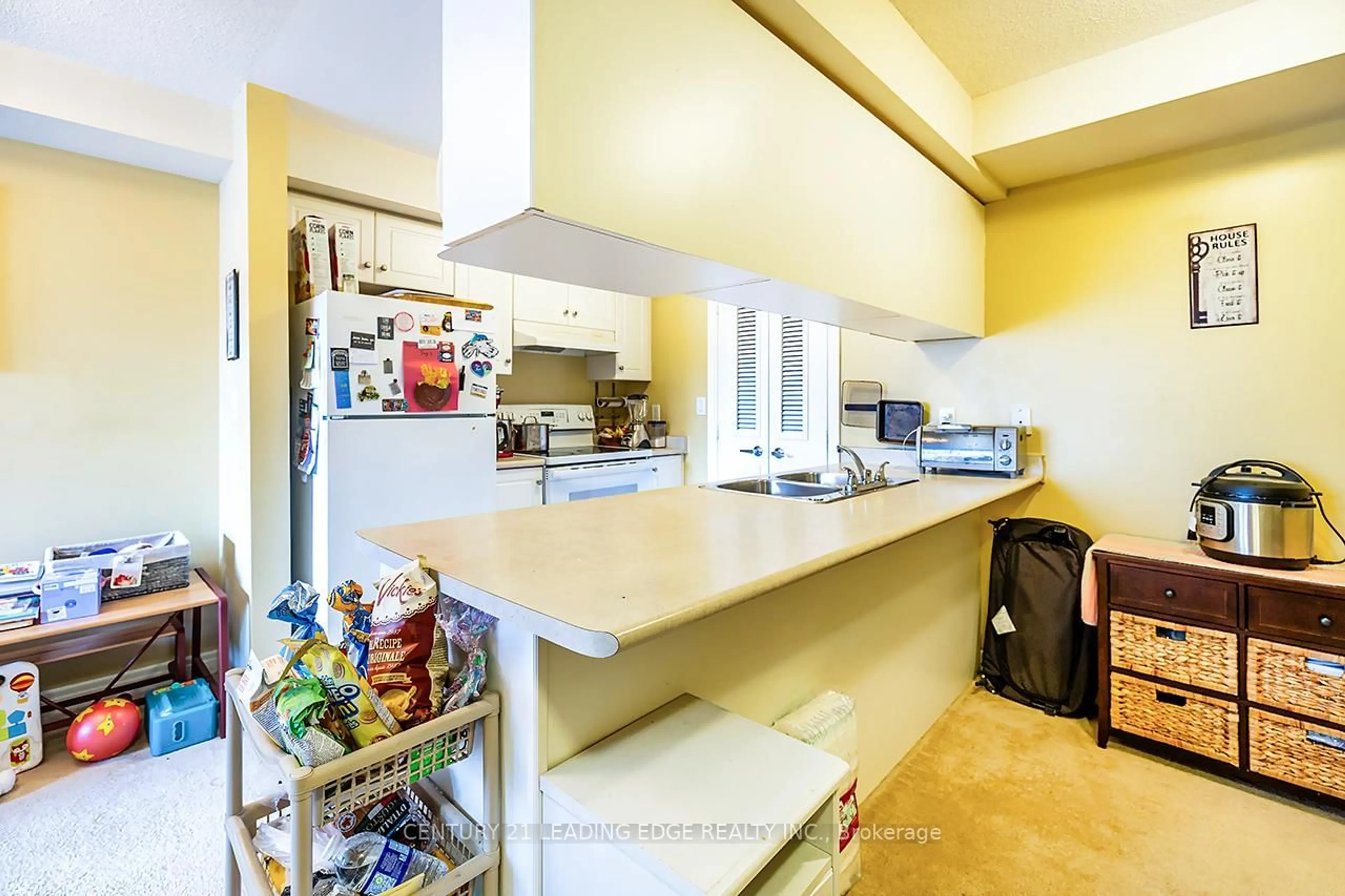 Unknown for 80 Aerodrome Cres #201, Toronto Ontario M4G 4J1