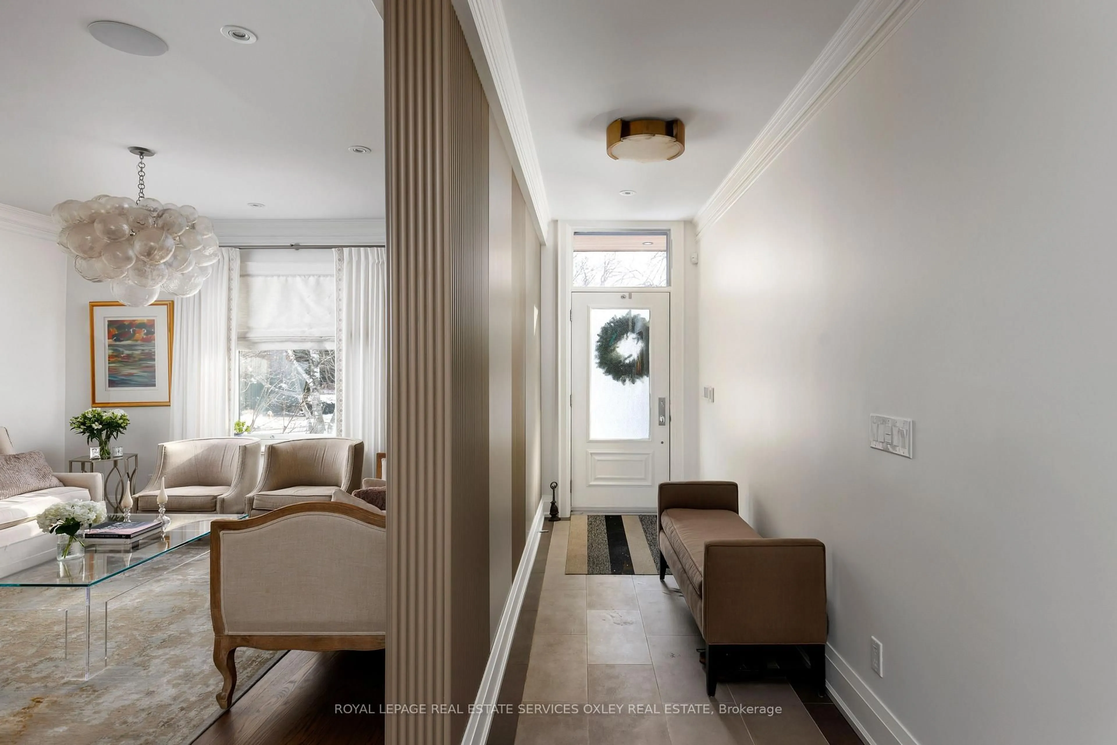 Indoor entryway for 106 Highland Ave, Toronto Ontario M4W 2A6