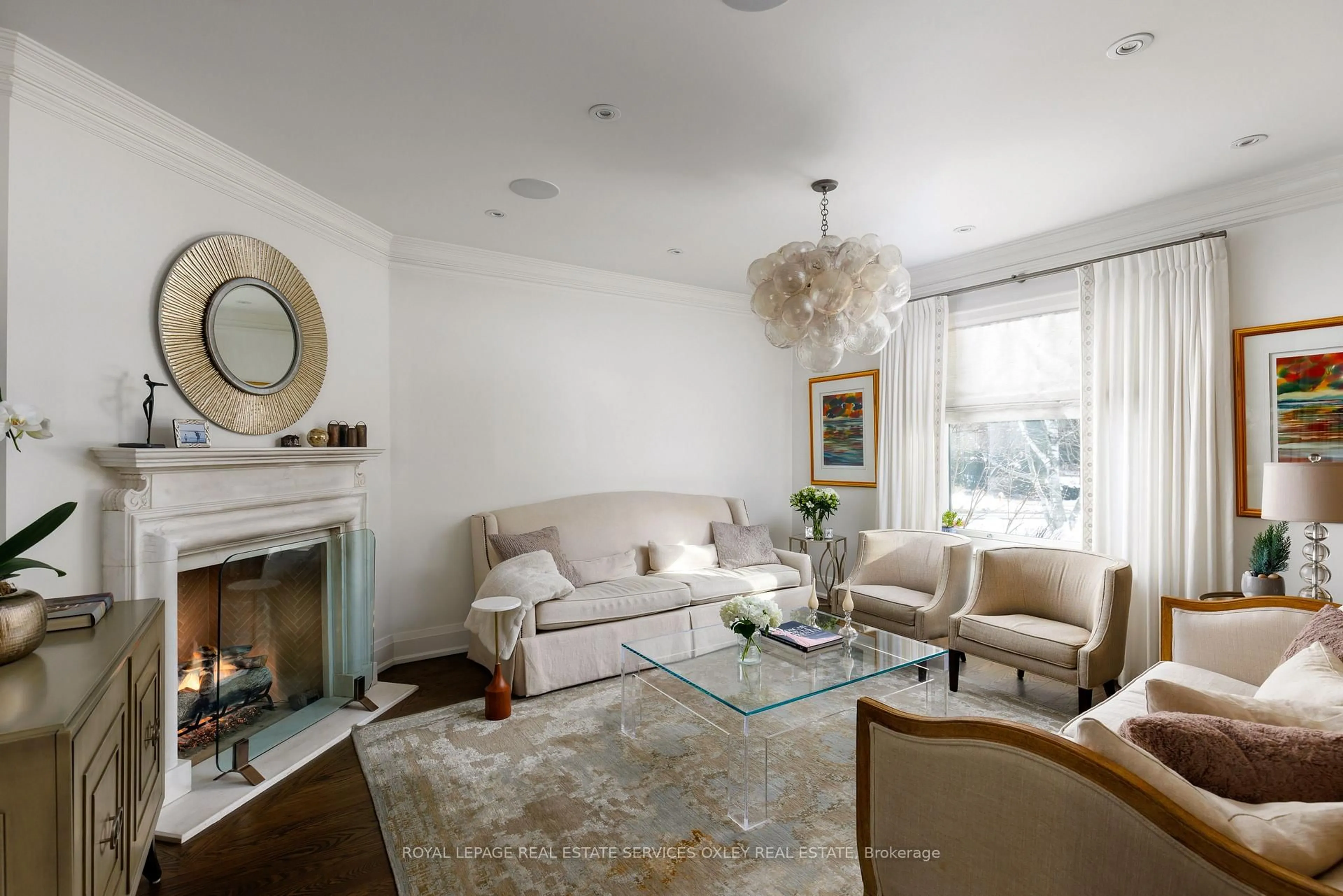 Living room with furniture, unknown for 106 Highland Ave, Toronto Ontario M4W 2A6