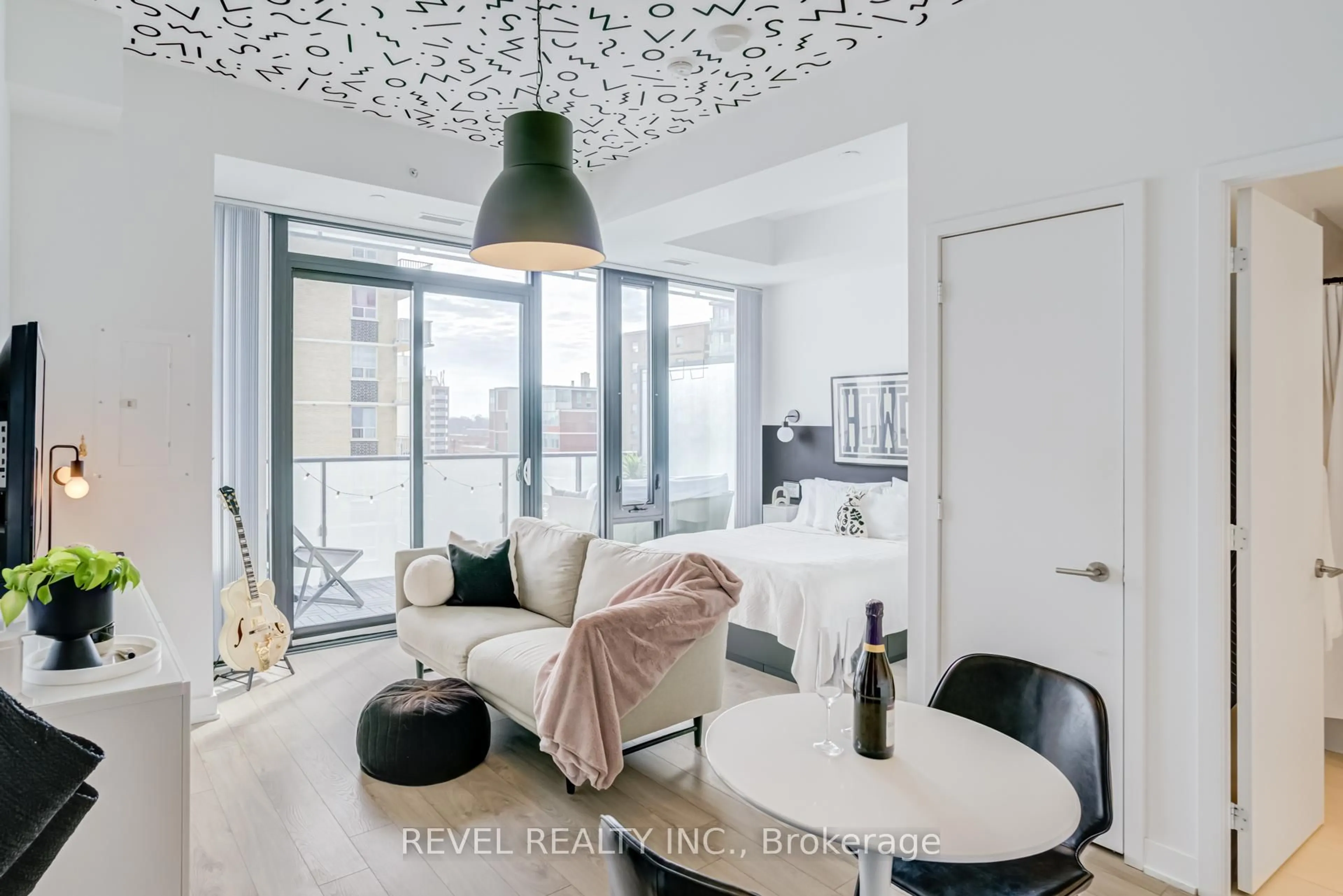 Living room with furniture, unknown for 185 Roehampton Ave #609, Toronto Ontario M4P 0C6