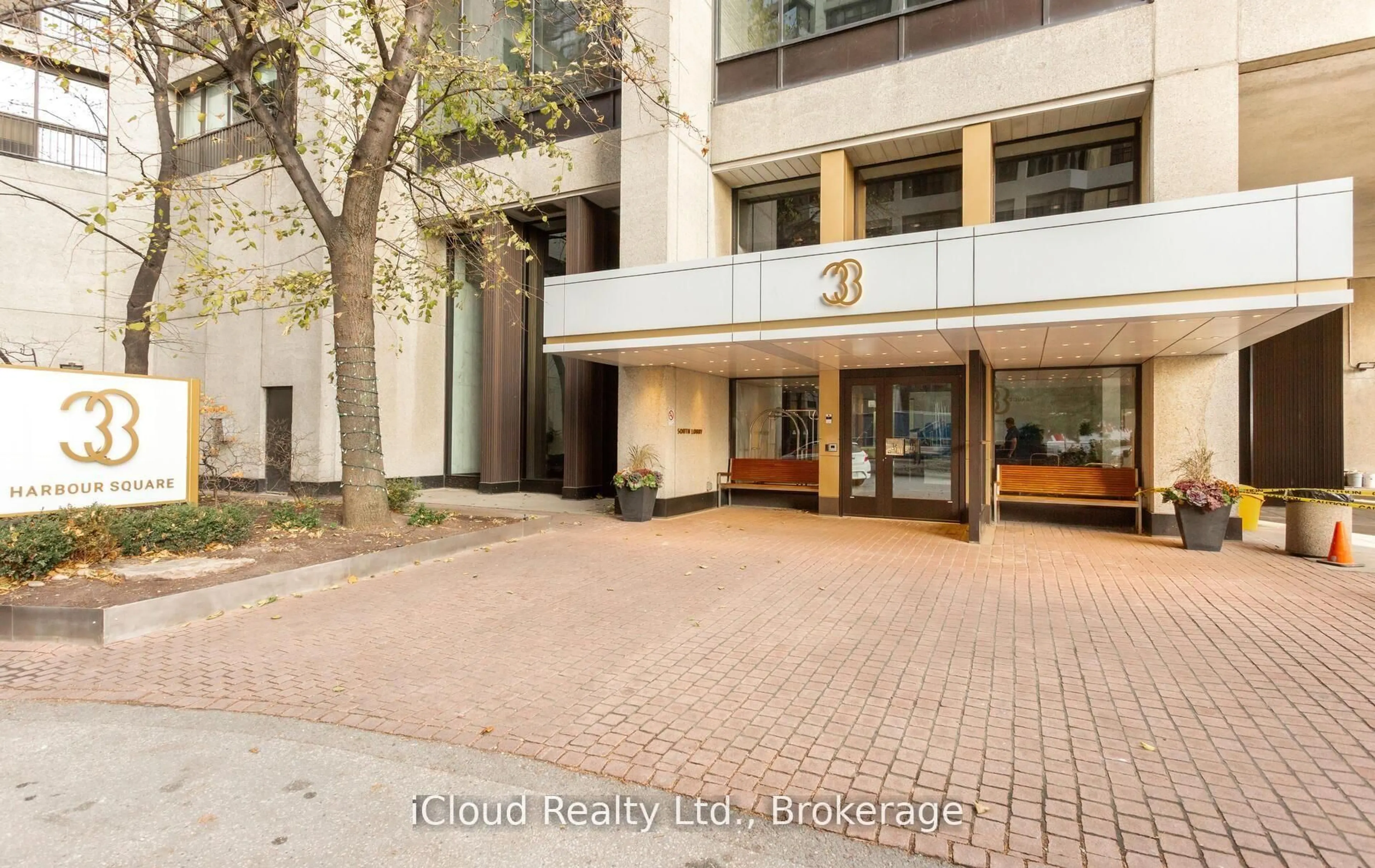 Indoor foyer for 33 Harbour Sq #837, Toronto Ontario M5J 2G2