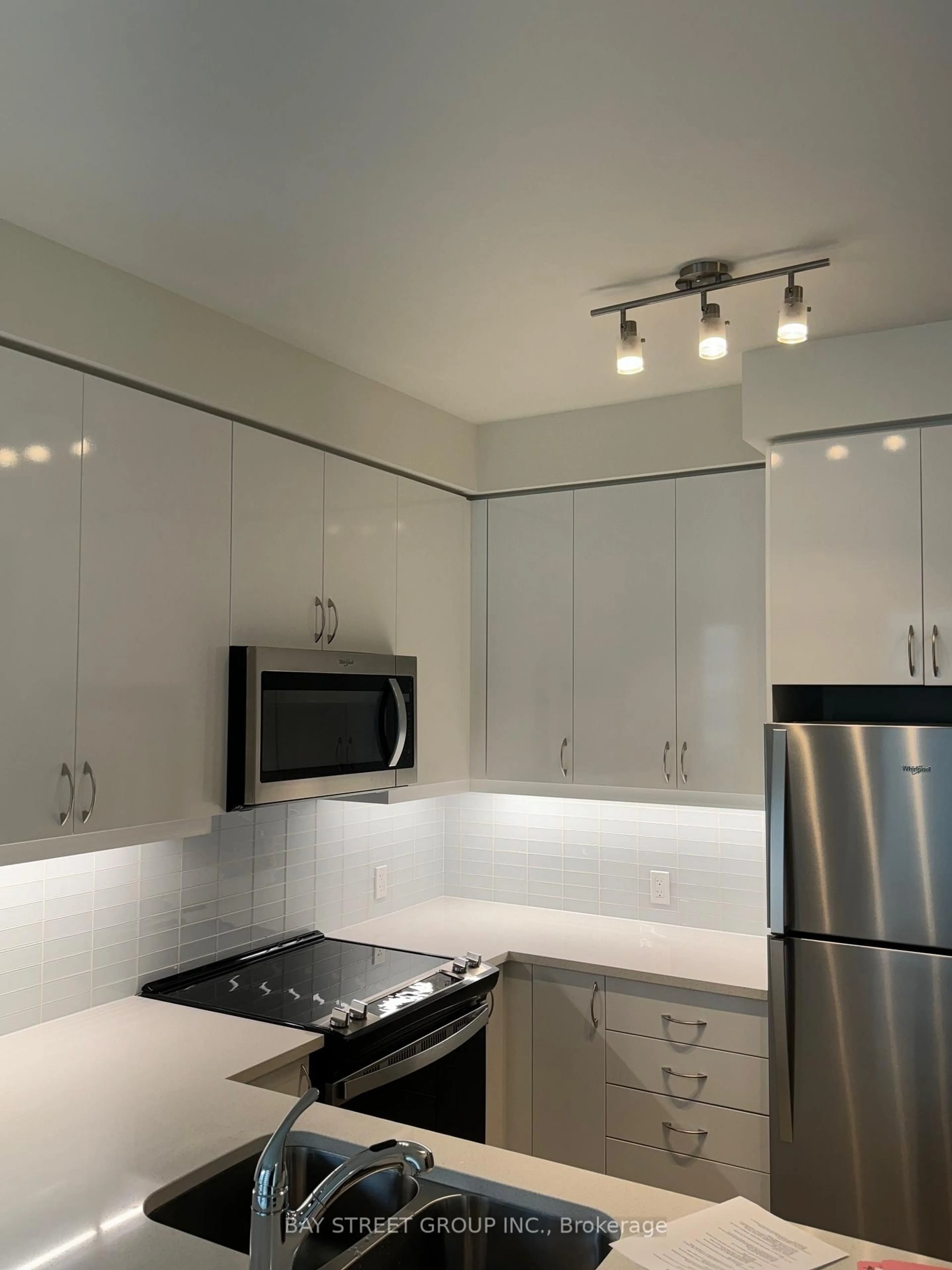 Standard kitchen, unknown for 4955 Yonge St #1006, Toronto Ontario M2N 0L8