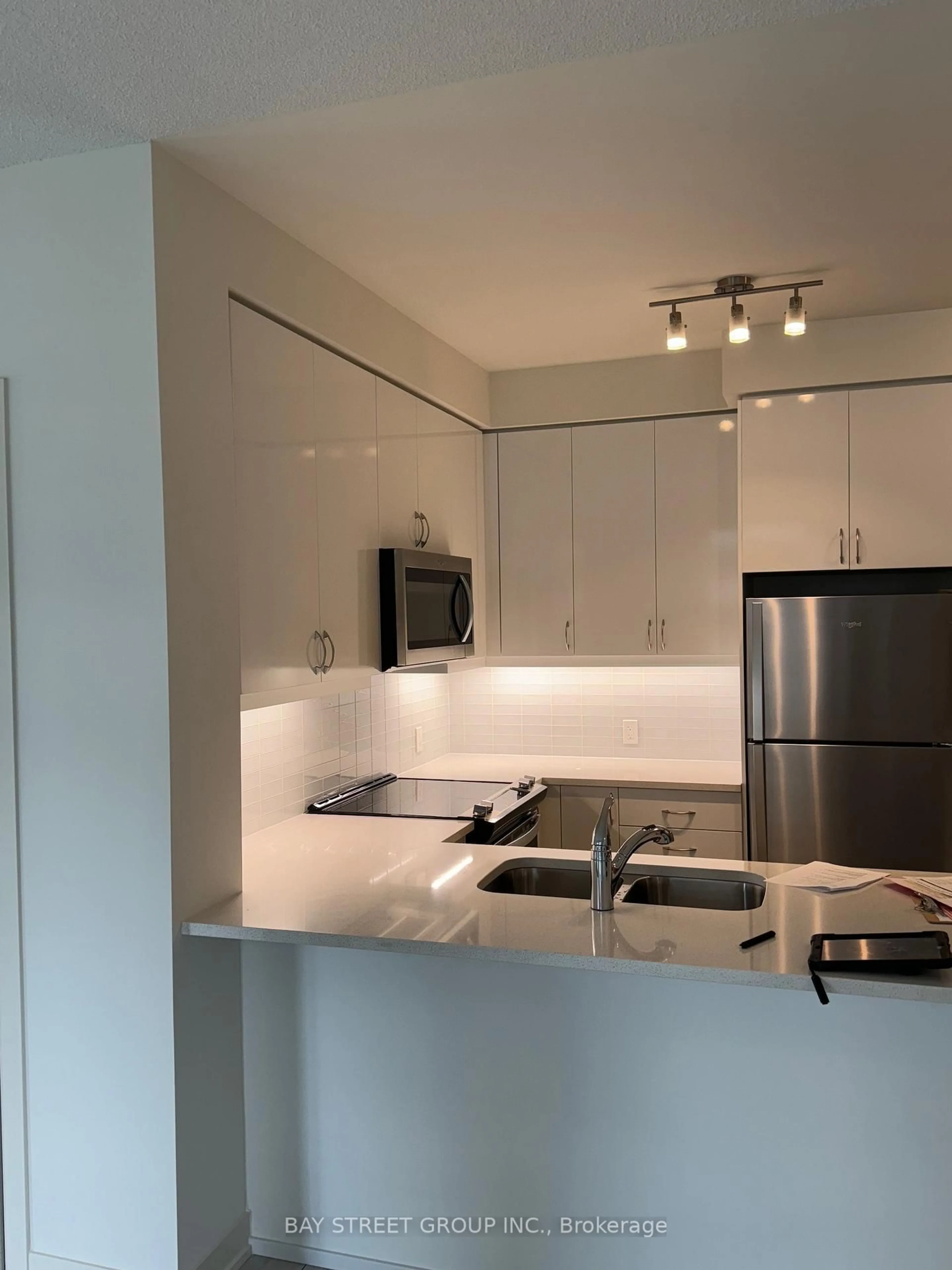 Standard kitchen, unknown for 4955 Yonge St #1006, Toronto Ontario M2N 0L8