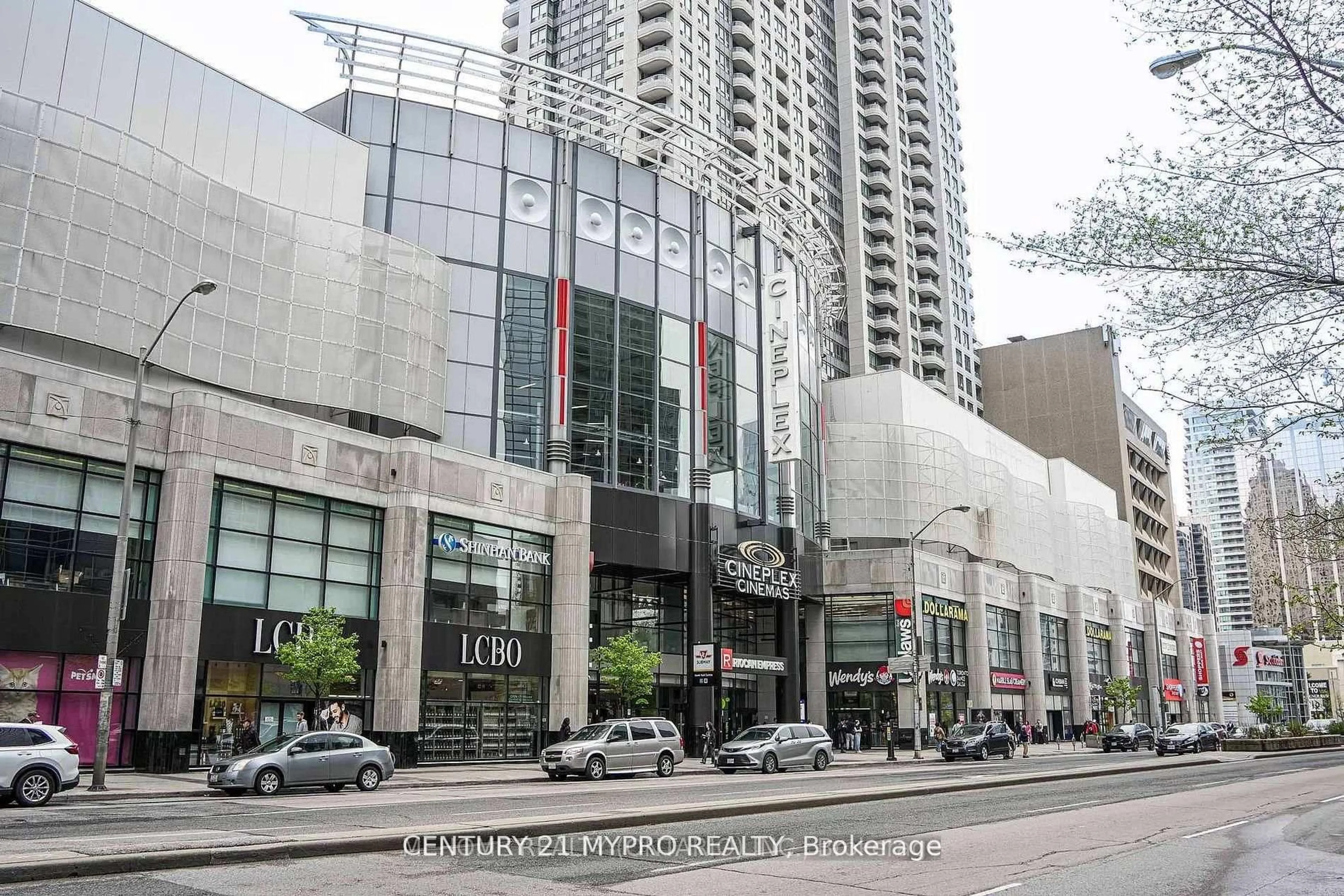 Indoor foyer for 5168 Yonge St #502, Toronto Ontario M2N 0G1