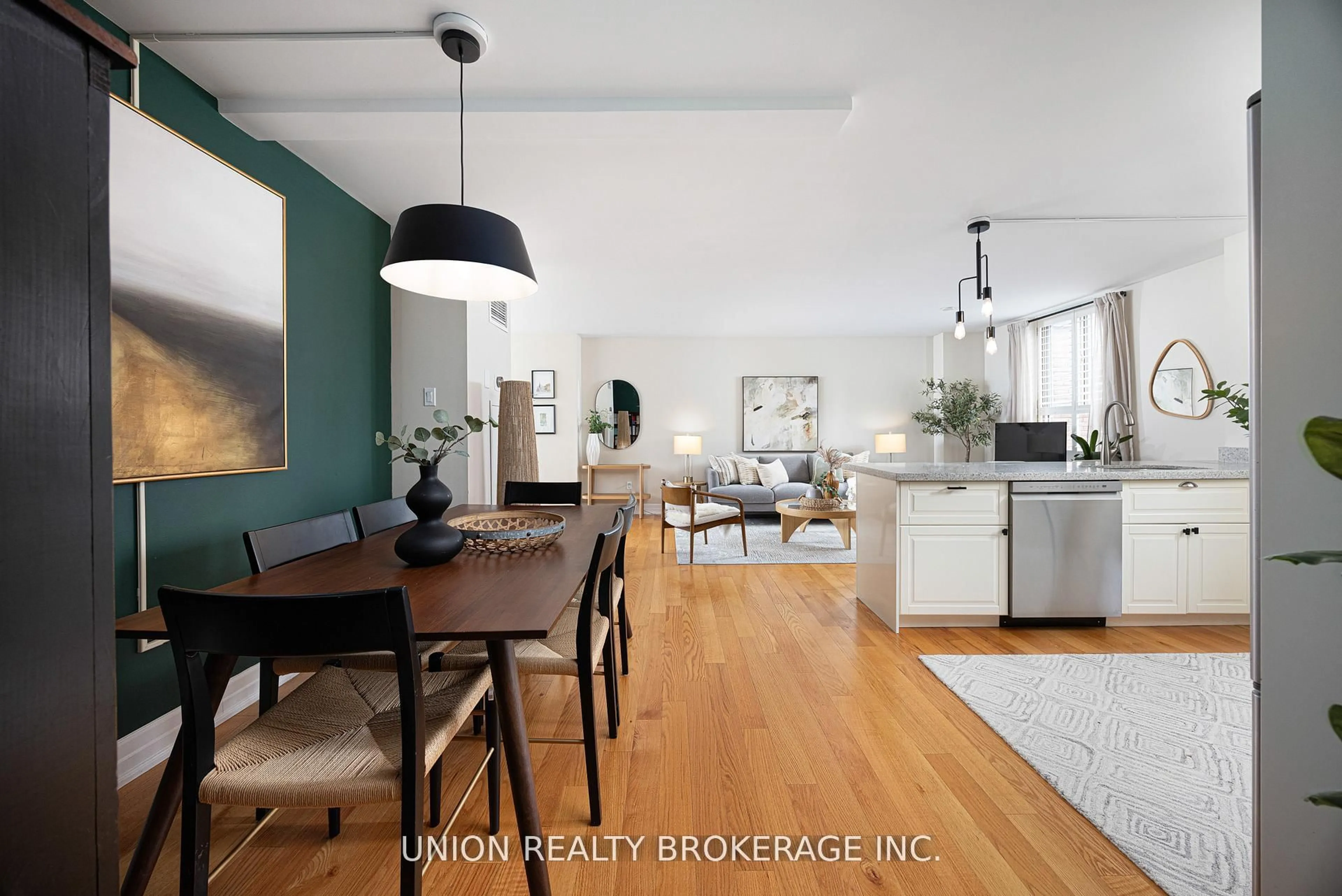 Open concept kitchen, wood/laminate floor for 95 Lombard St #505, Toronto Ontario M5C 2V3