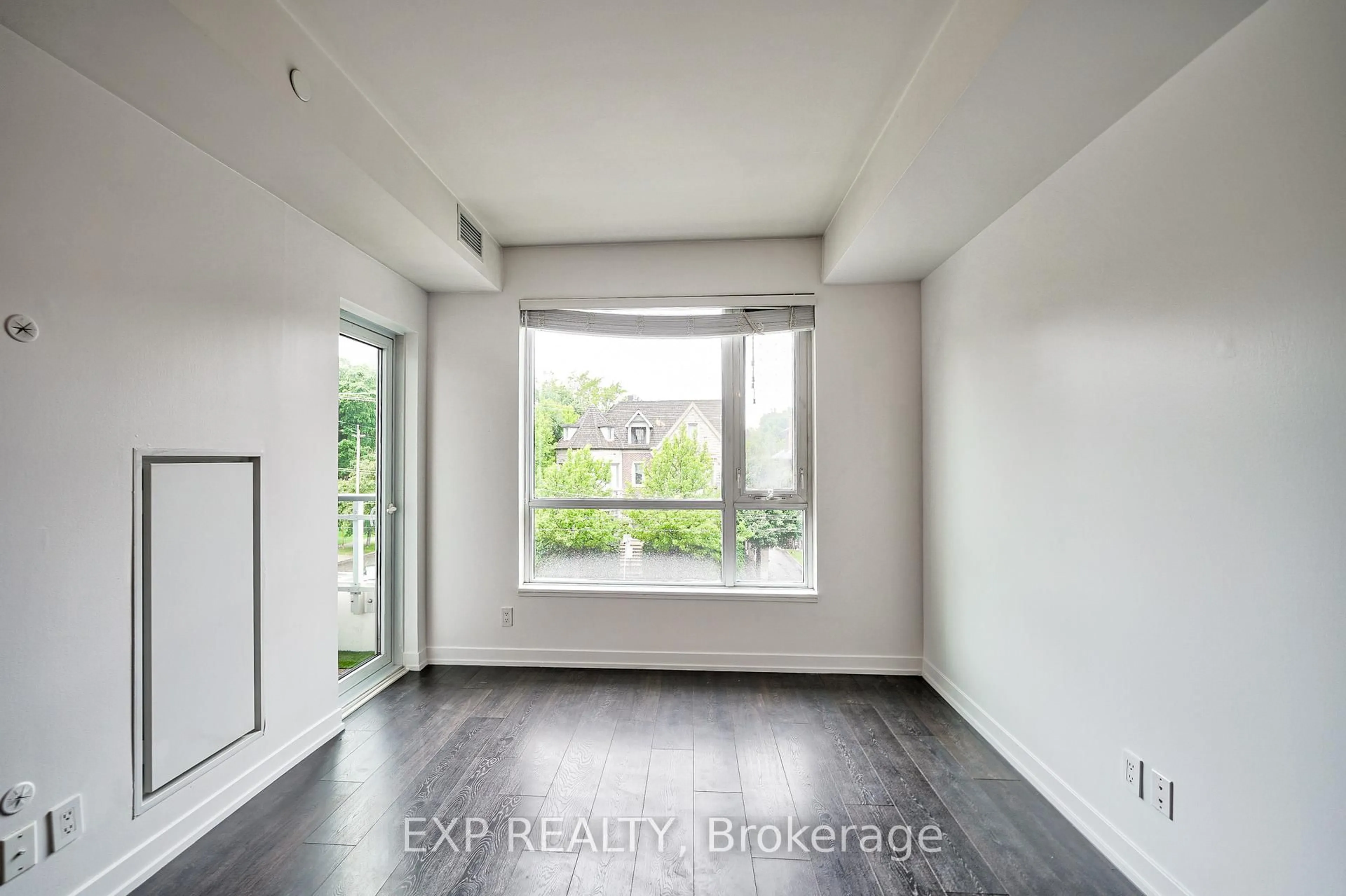 A pic of a room for 223 St Clair Ave #209, Toronto Ontario M4V 1R3