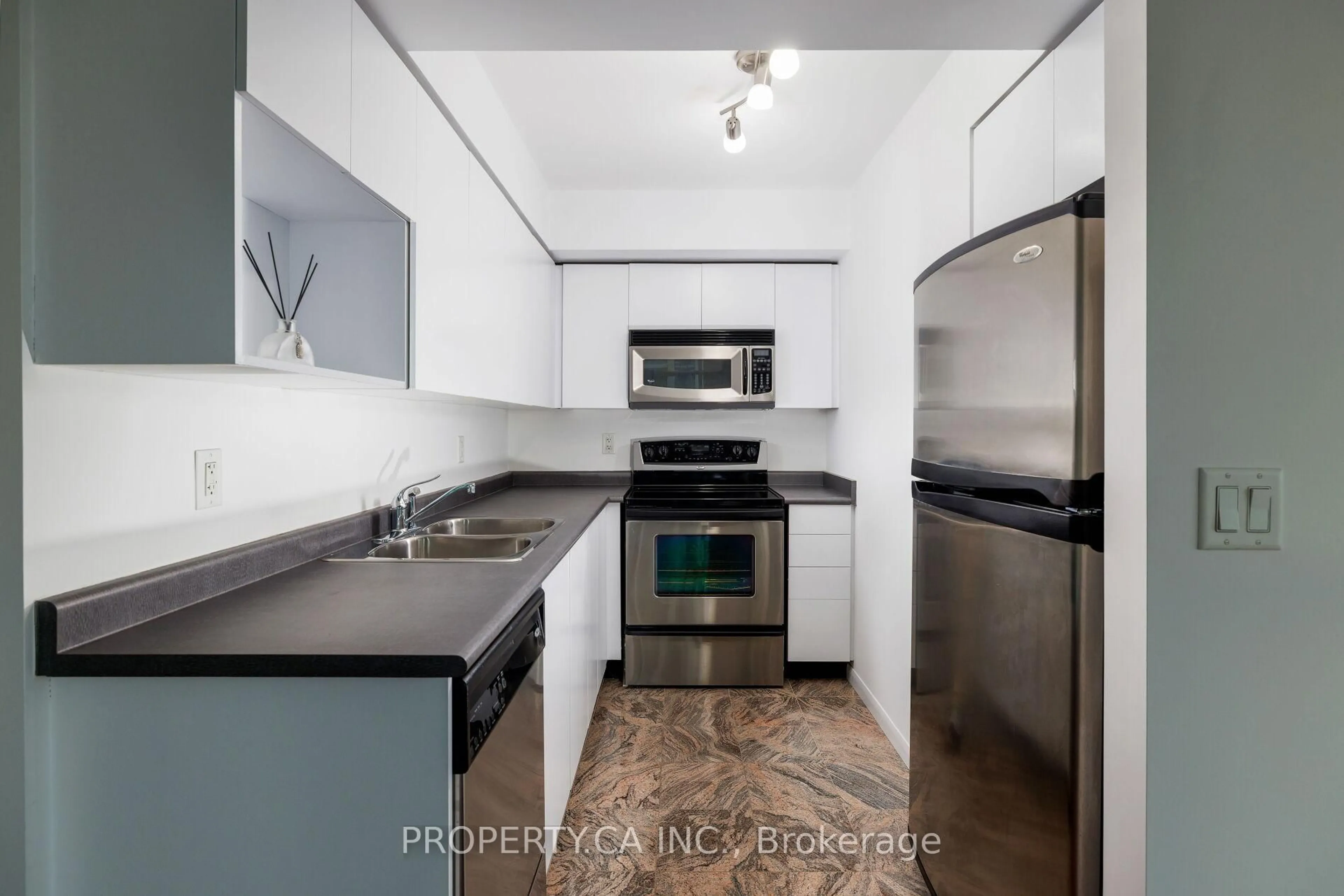 Standard kitchen, unknown for 18 Yonge St #2011, Toronto Ontario M5E 1Z8