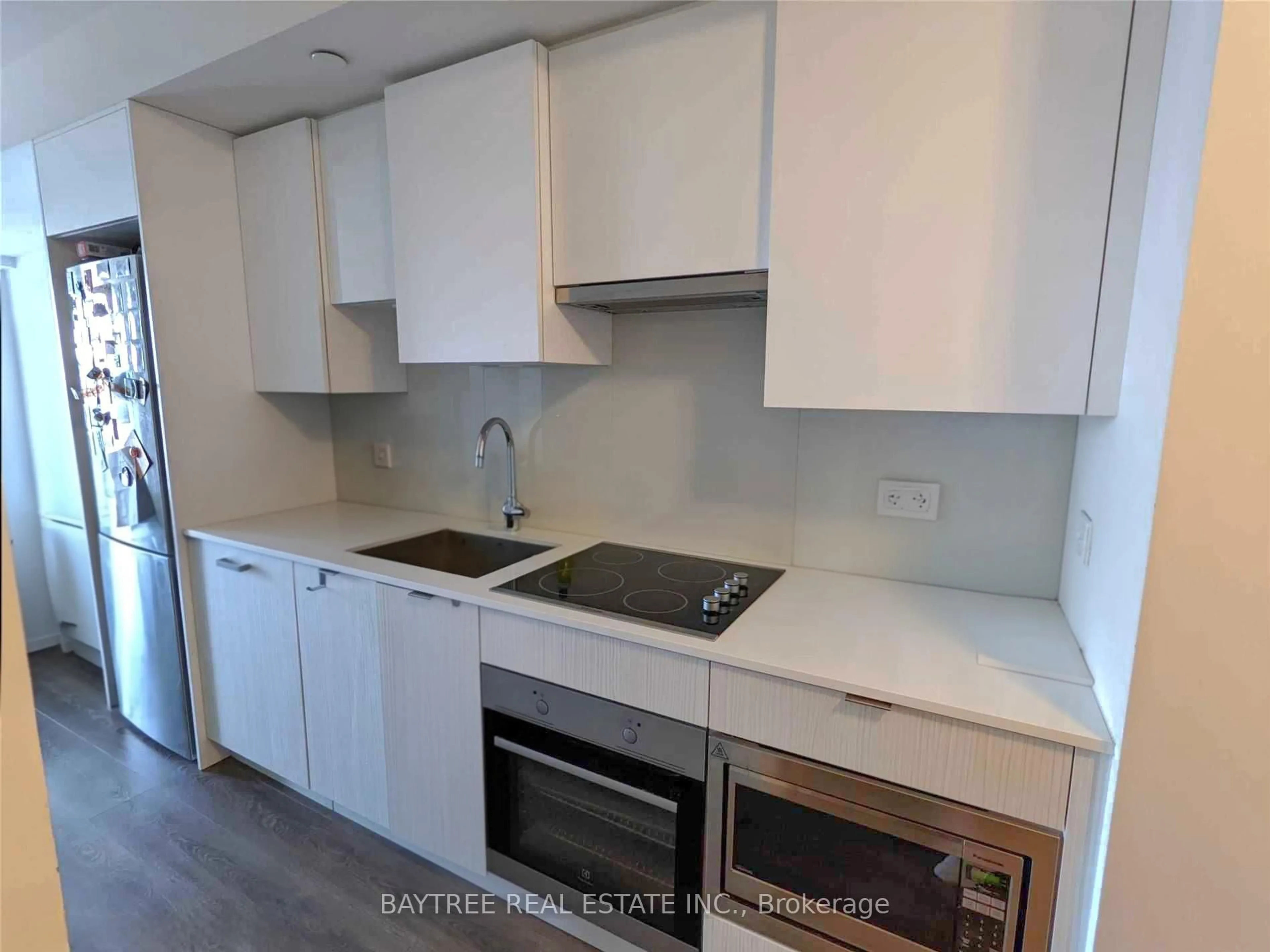 Standard kitchen, unknown for 99 Broadway Ave #3501, Toronto Ontario M4P 0E3