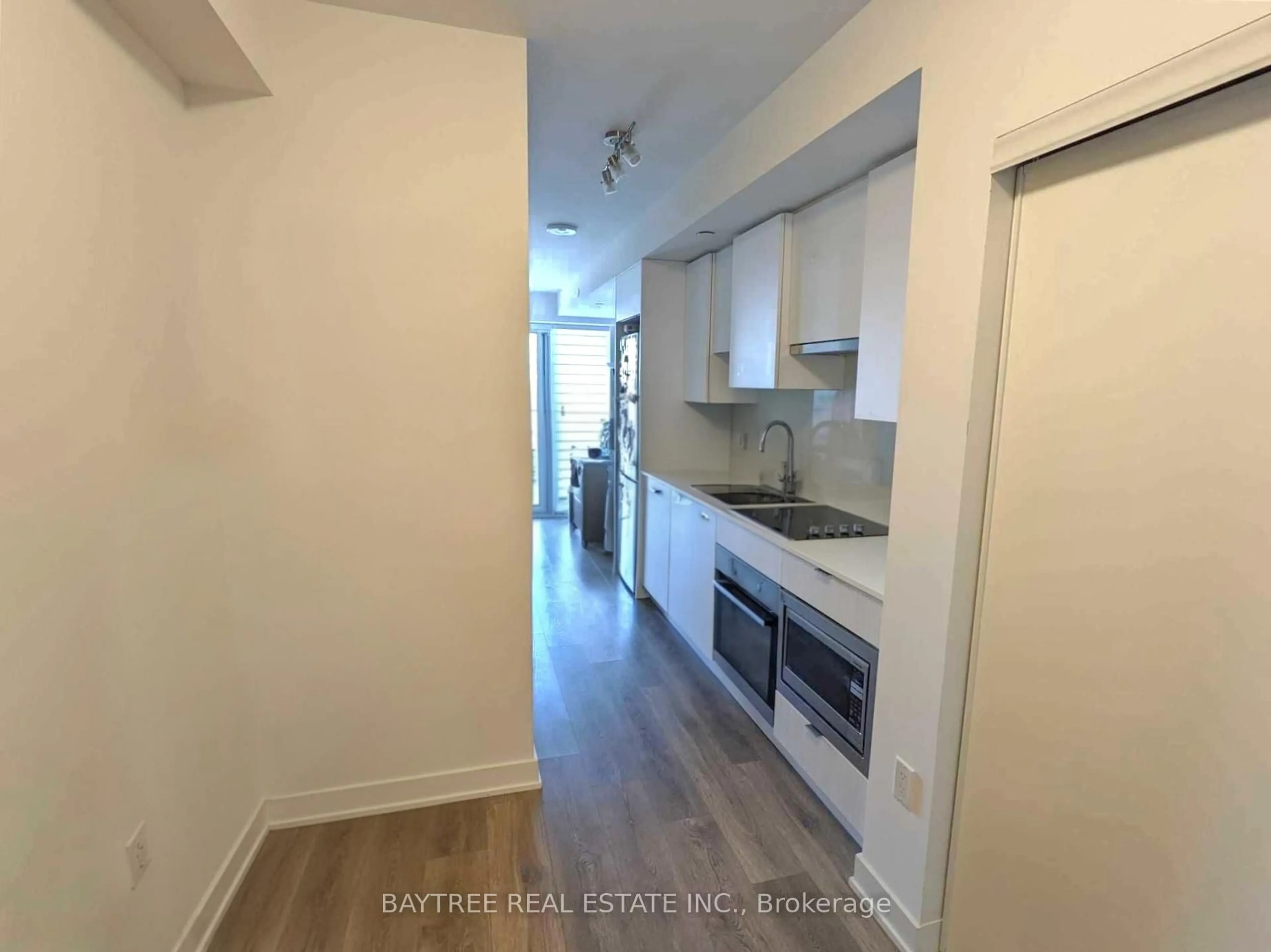 Standard kitchen, unknown for 99 Broadway Ave #3501, Toronto Ontario M4P 0E3