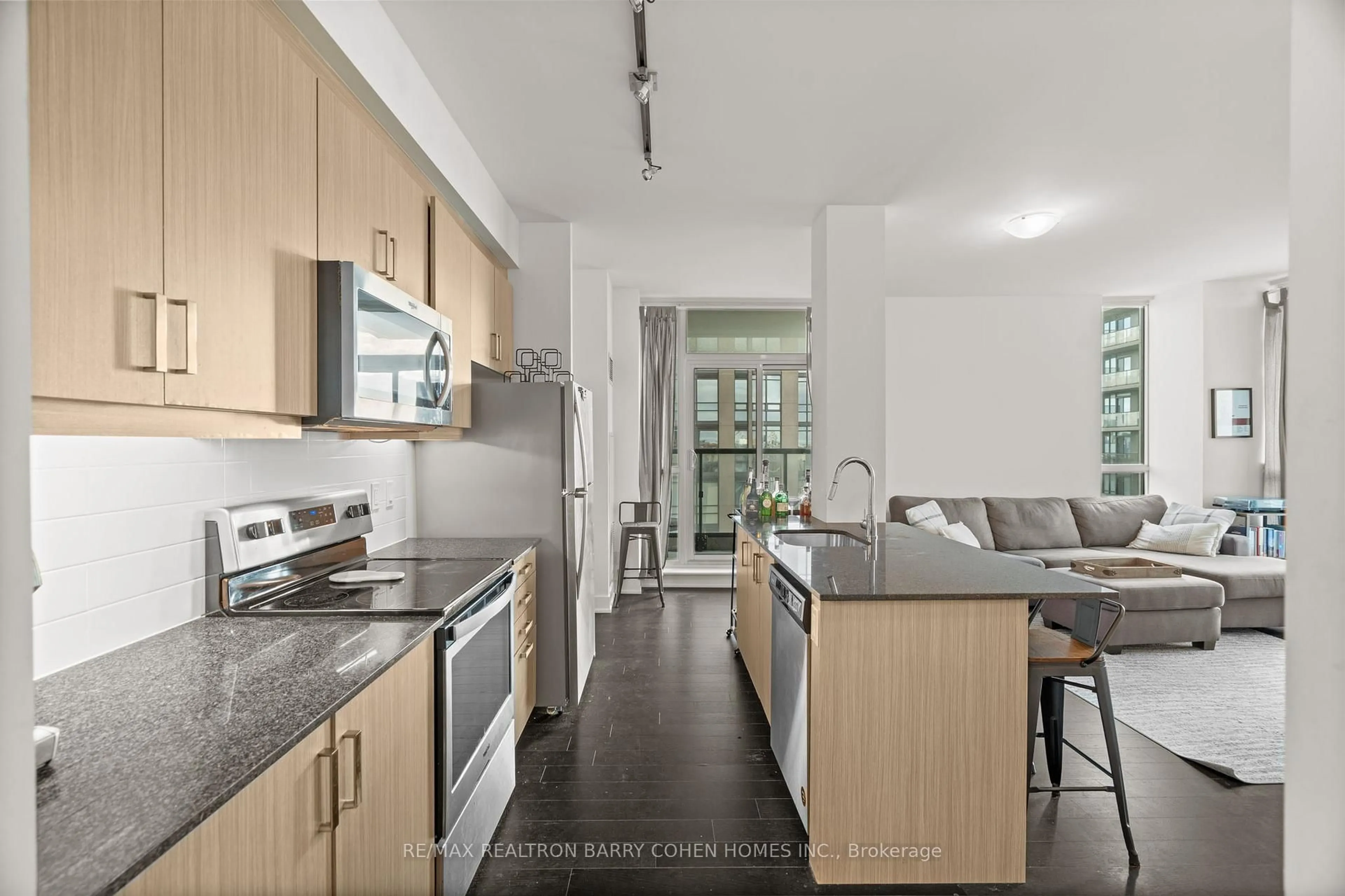 Standard kitchen, unknown for 1486 Bathurst St #1206, Toronto Ontario M5P 3G9