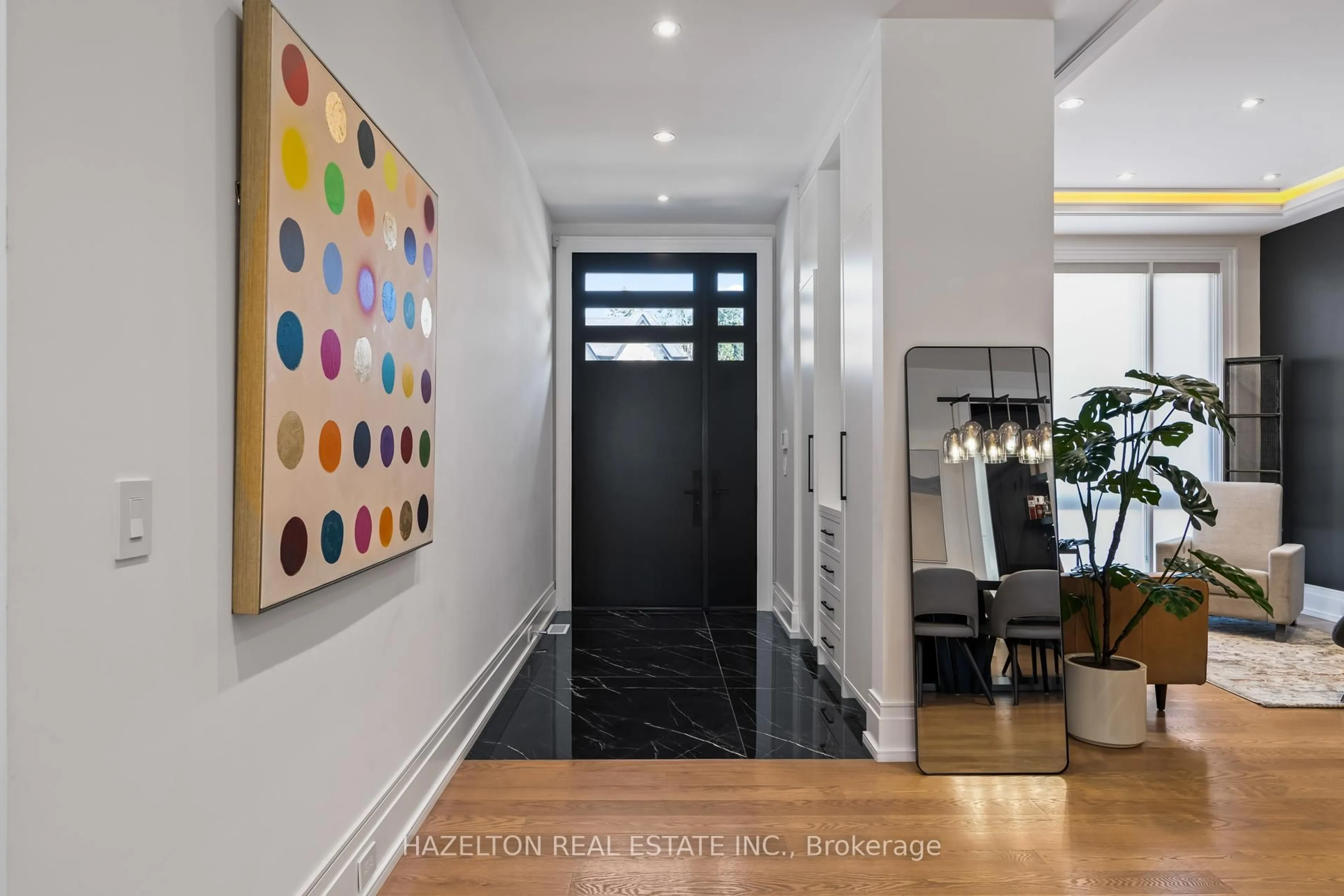 Indoor entryway for 71 Yorkview Dr, Toronto Ontario M2R 1J7