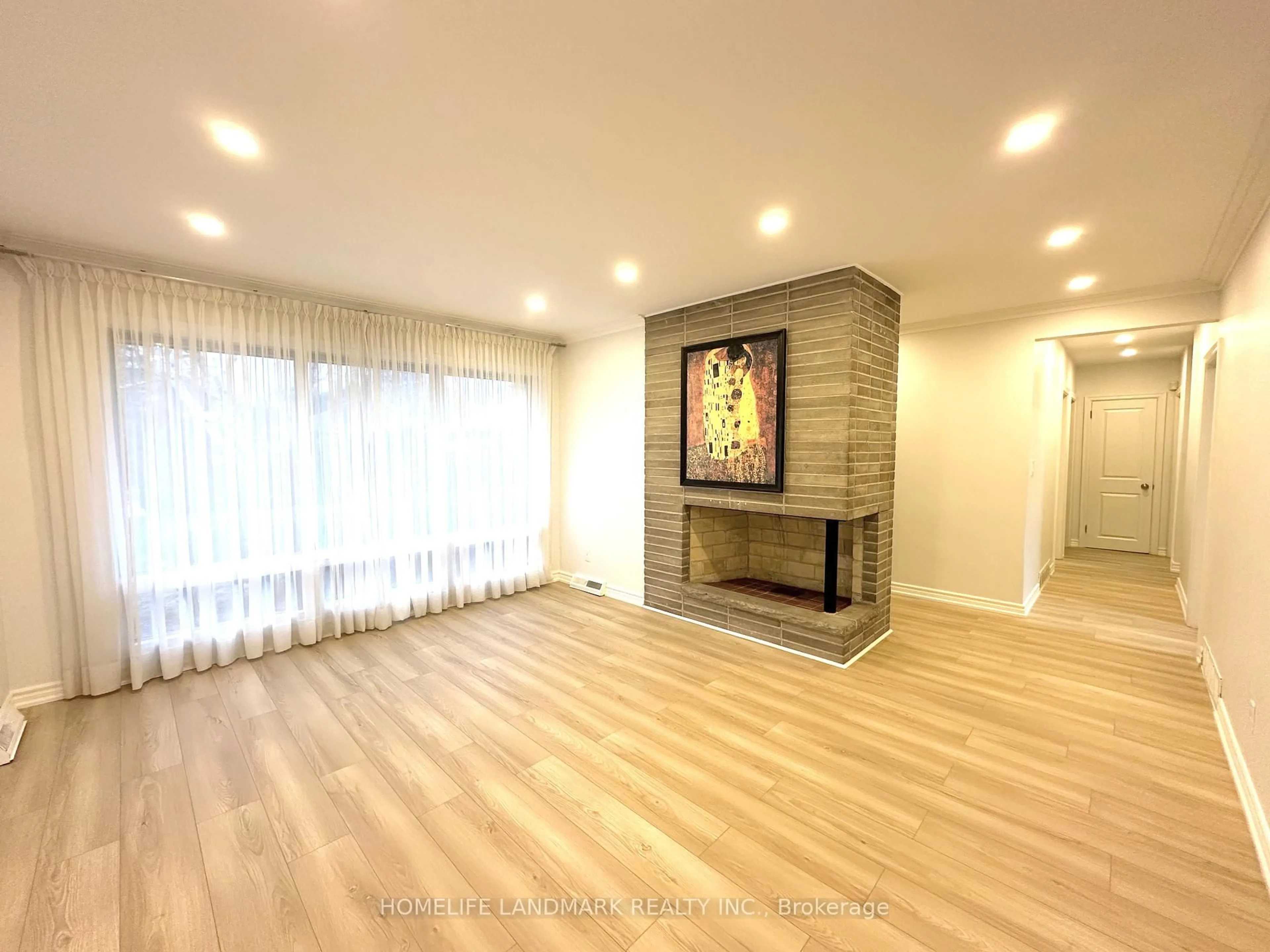 Living room with furniture, wood/laminate floor for 9 Terrington Crt, Toronto Ontario M3B 2J9