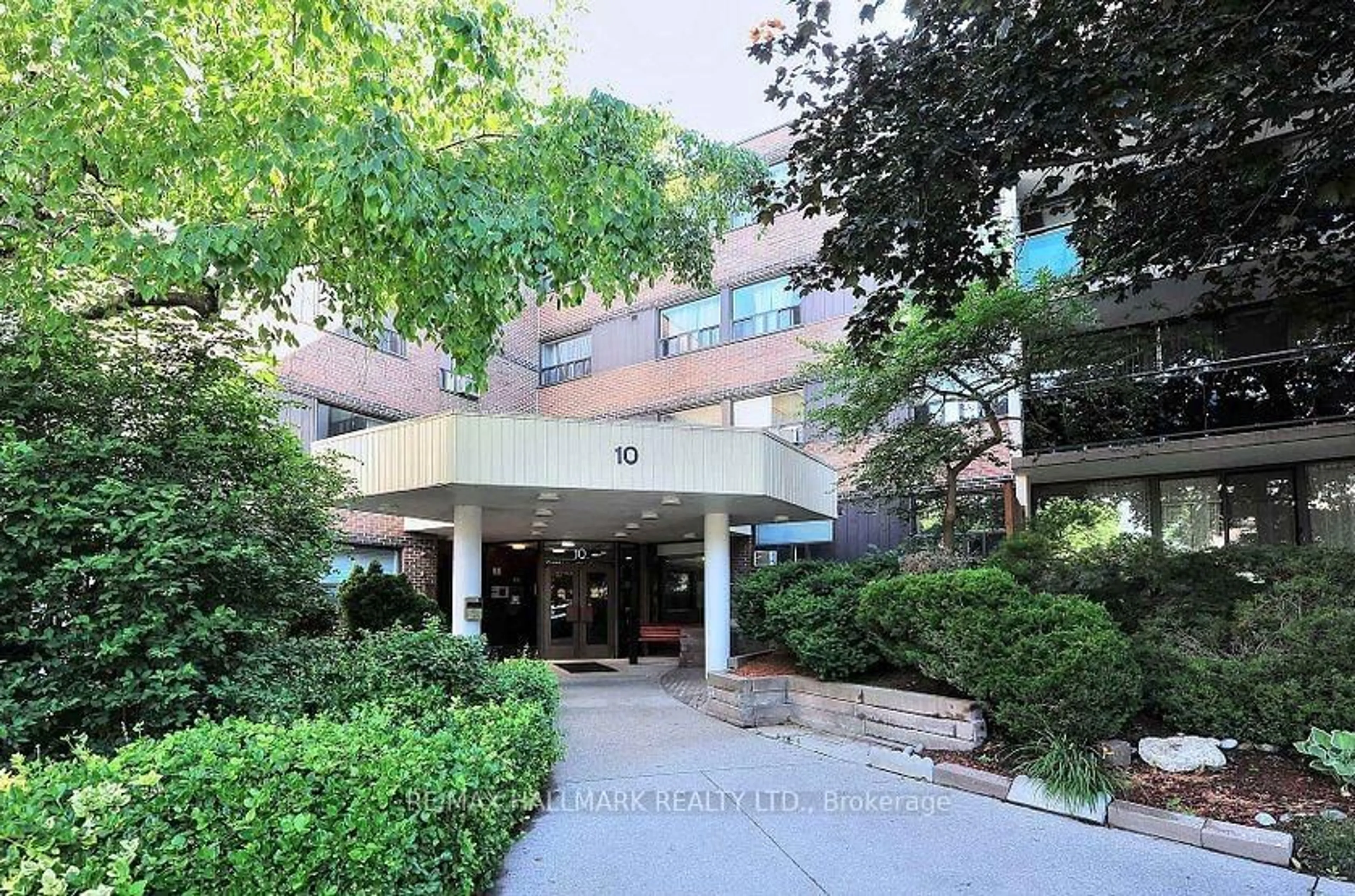 Indoor foyer for 10 Sunrise Ave #212, Toronto Ontario M4A 2R1