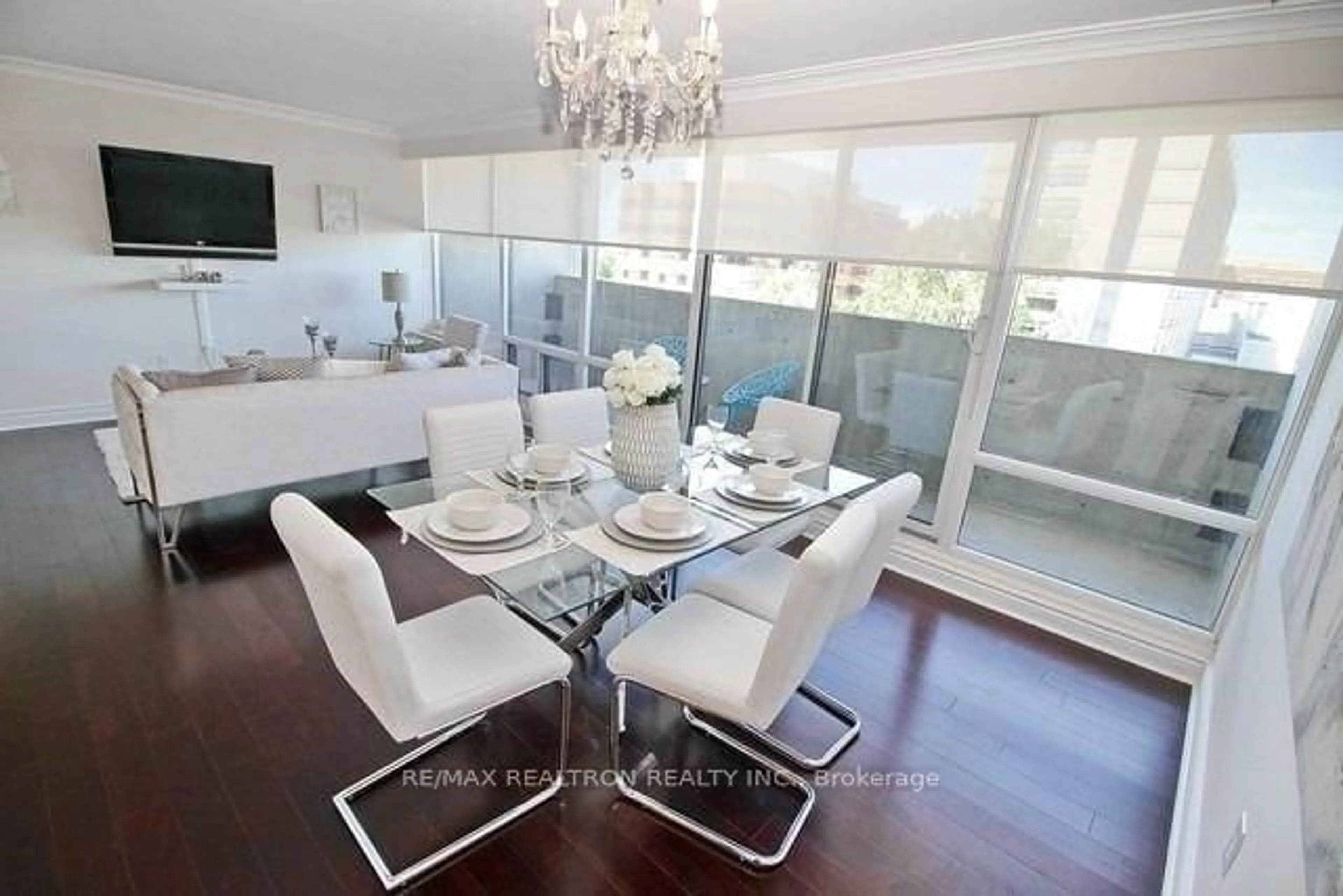 Dining room, wood/laminate floor for 3555 Bathurst St #602, Toronto Ontario M6A 2Y8