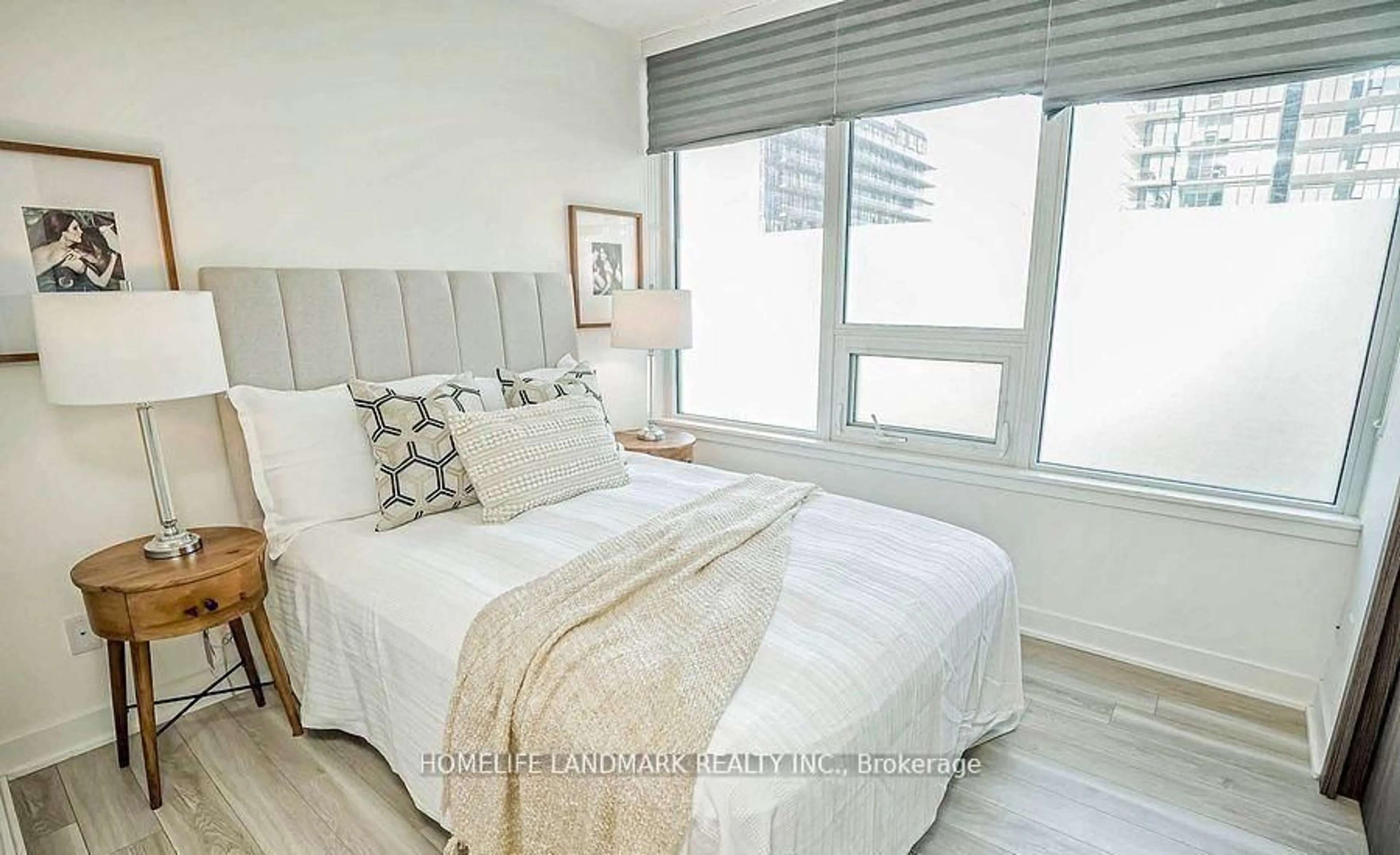 Bedroom with bed, unknown for 19 Bathurst St #605, Toronto Ontario M5V 0N2
