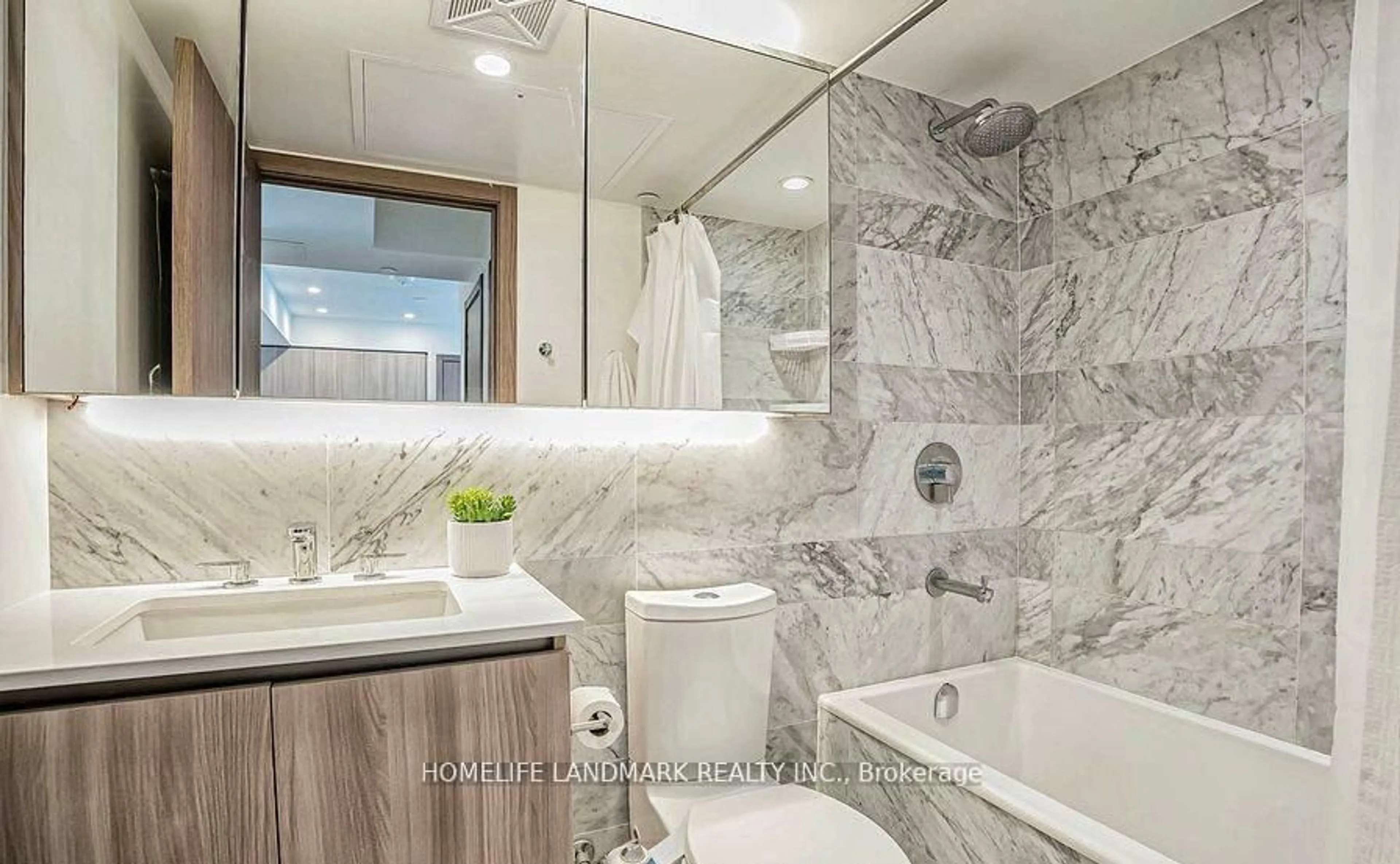 Contemporary bathroom, ceramic/tile floor for 19 Bathurst St #605, Toronto Ontario M5V 0N2