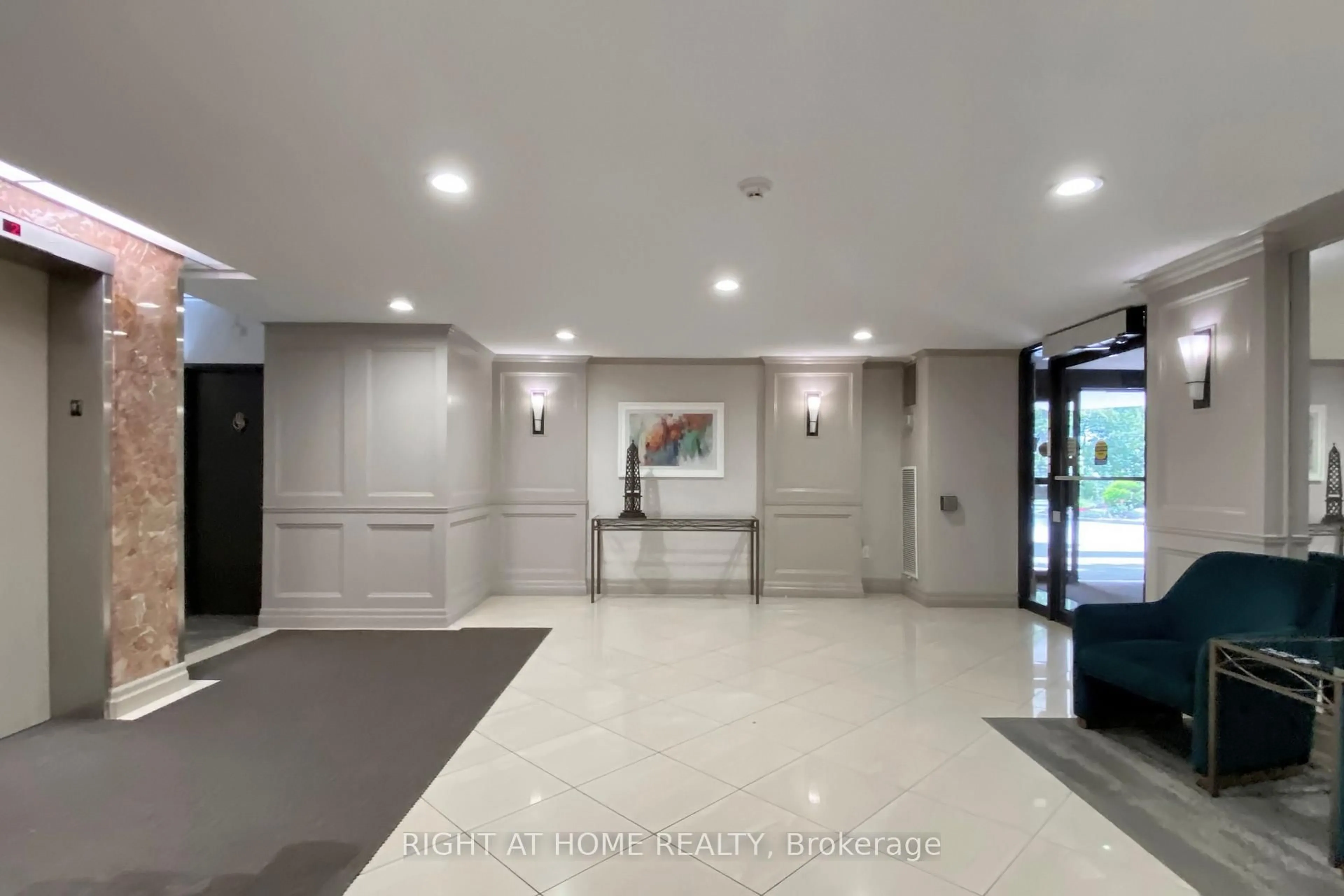 Indoor foyer for 1900 Sheppard Ave #1807, Toronto Ontario M2J 4T4