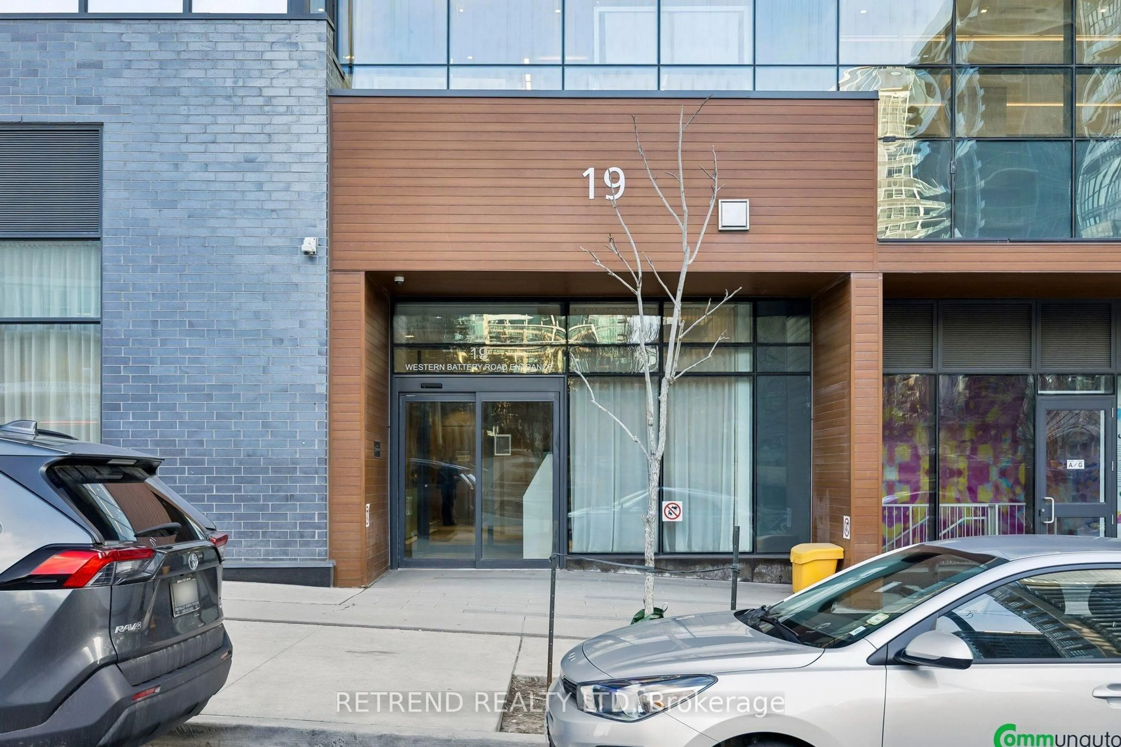 Indoor foyer for 19 Western Battery Rd #2206, Toronto Ontario M6K 0E3