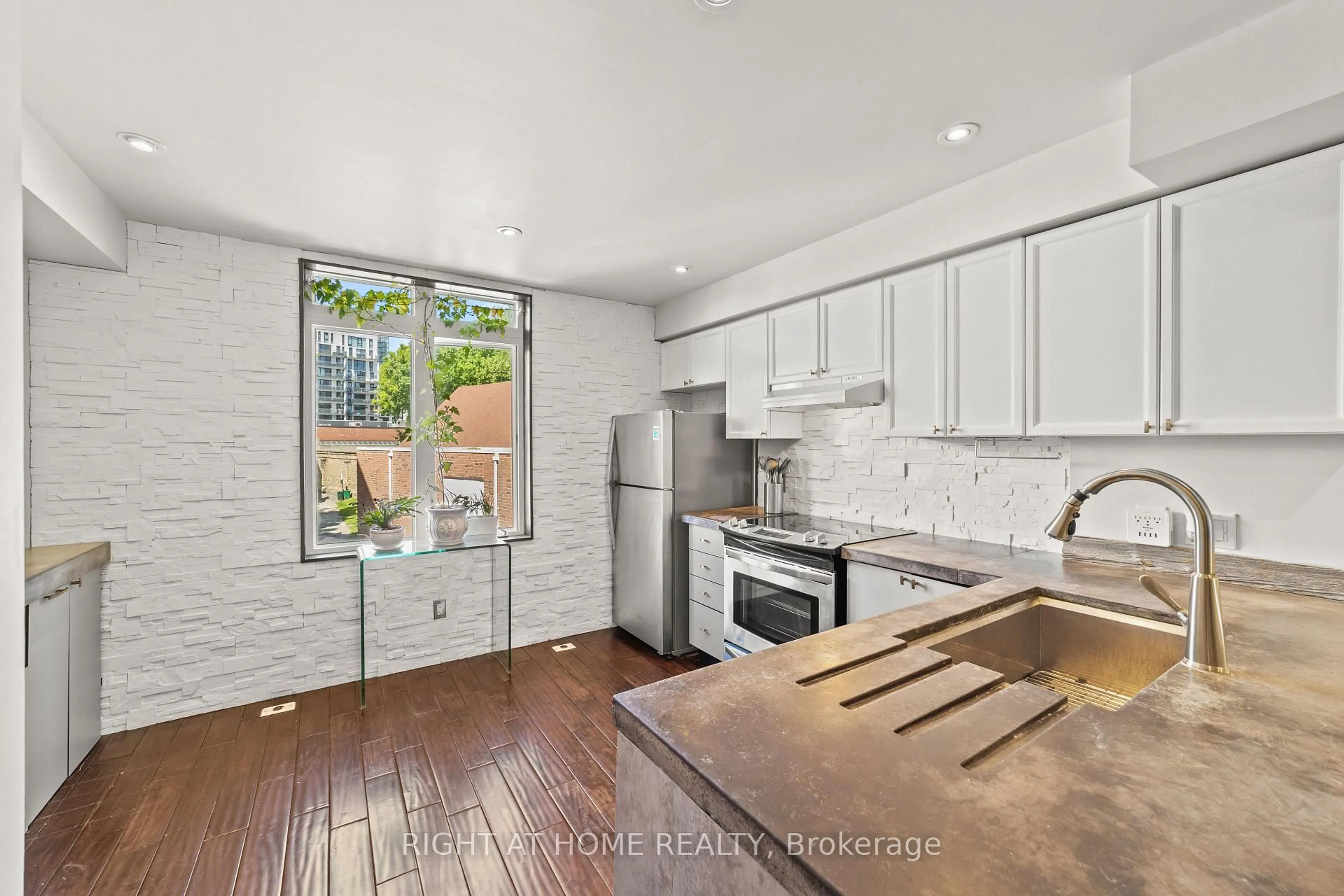 Open concept kitchen, unknown for 12 Sudbury St #2608, Toronto Ontario M6J 3W7