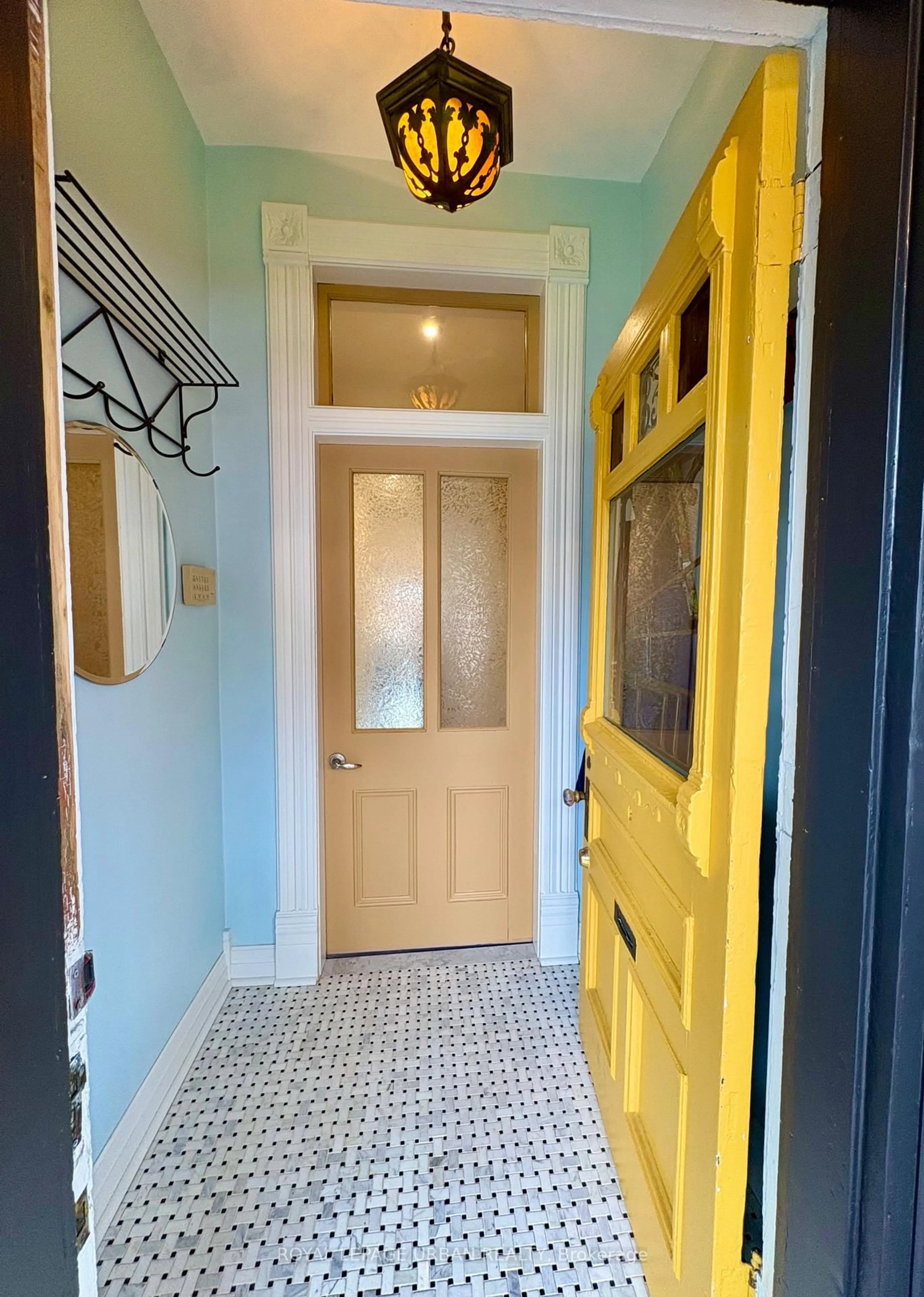 Indoor entryway for 33 Euclid Ave, Toronto Ontario M6J 2J7