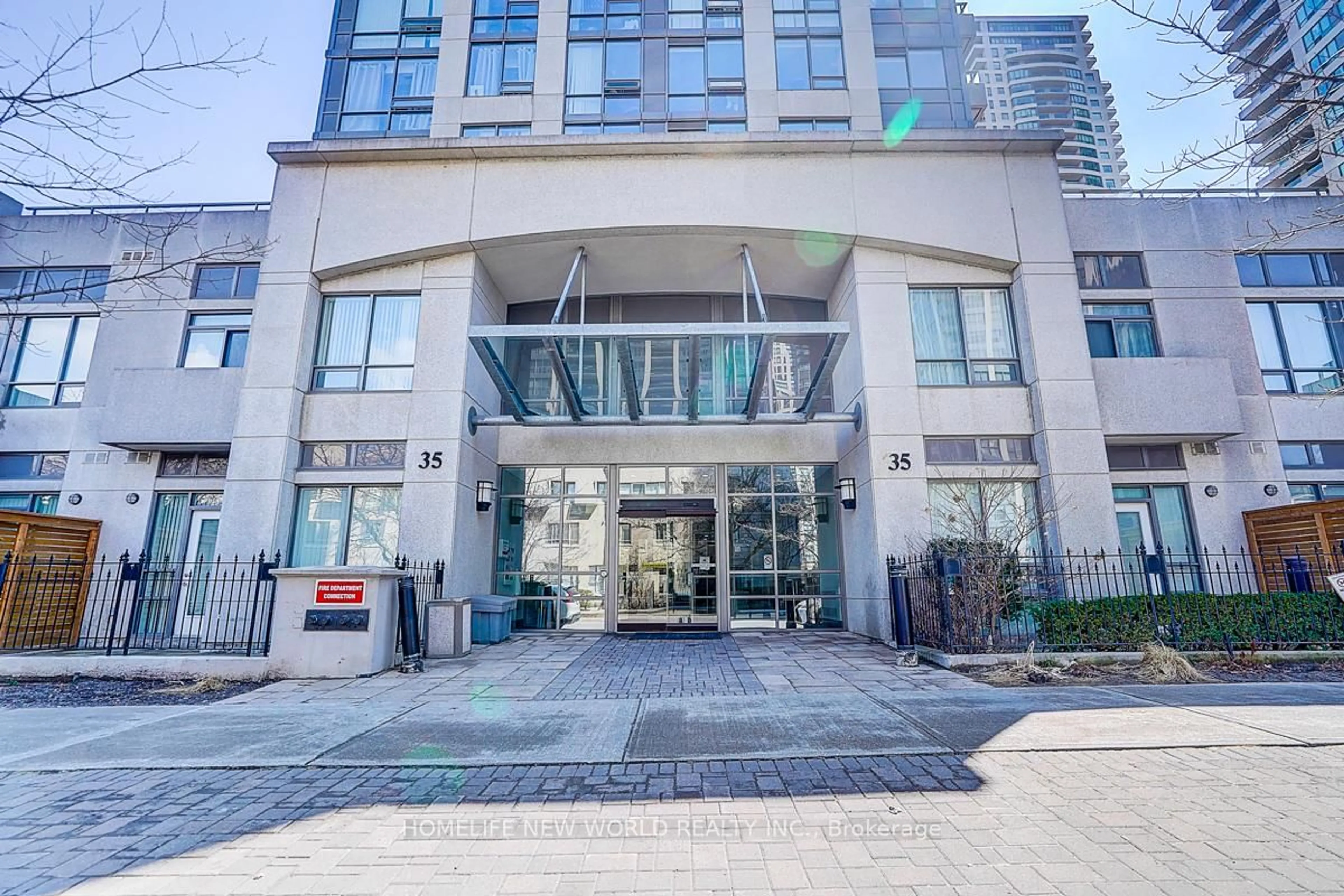 Indoor foyer for 35 Hollywood Ave #518, Toronto Ontario M2N 0A9