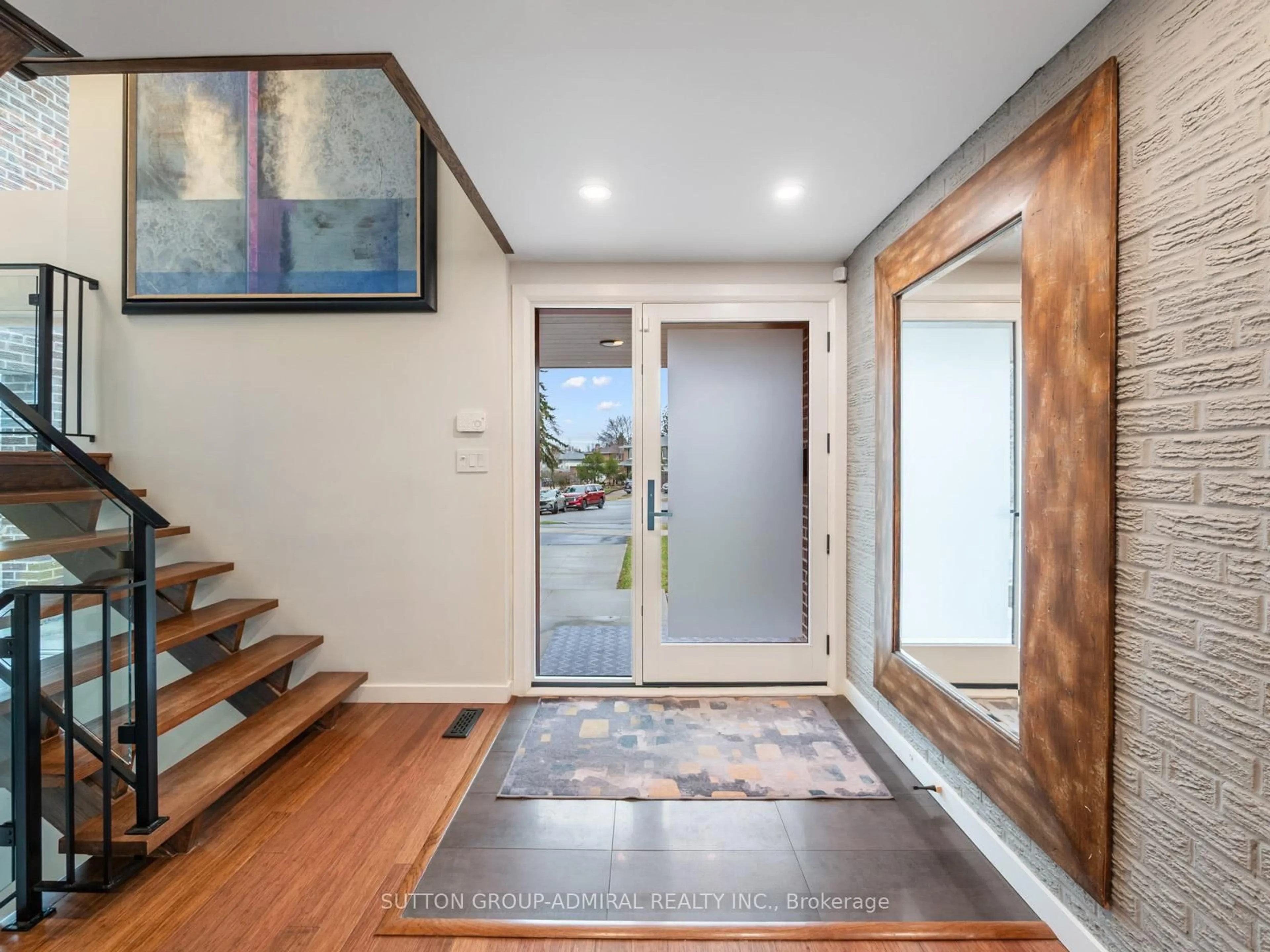 Indoor entryway for 8 Foxdale Crt, Toronto Ontario M2K 2P2